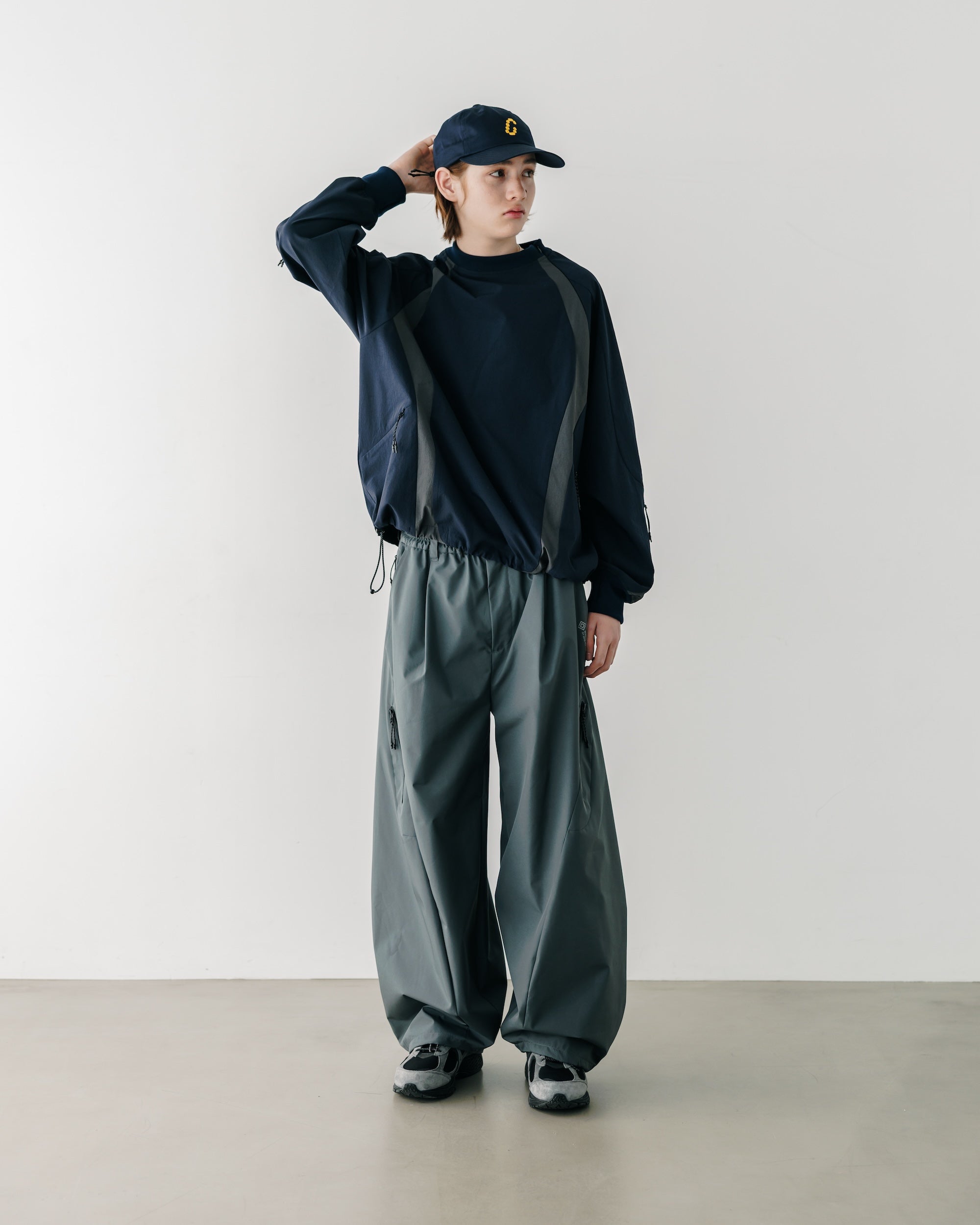 【5.3 SAT 20:00- IN STOCK】ACTIVE CITY PULLOVER (NAVY×CHARCOAL)