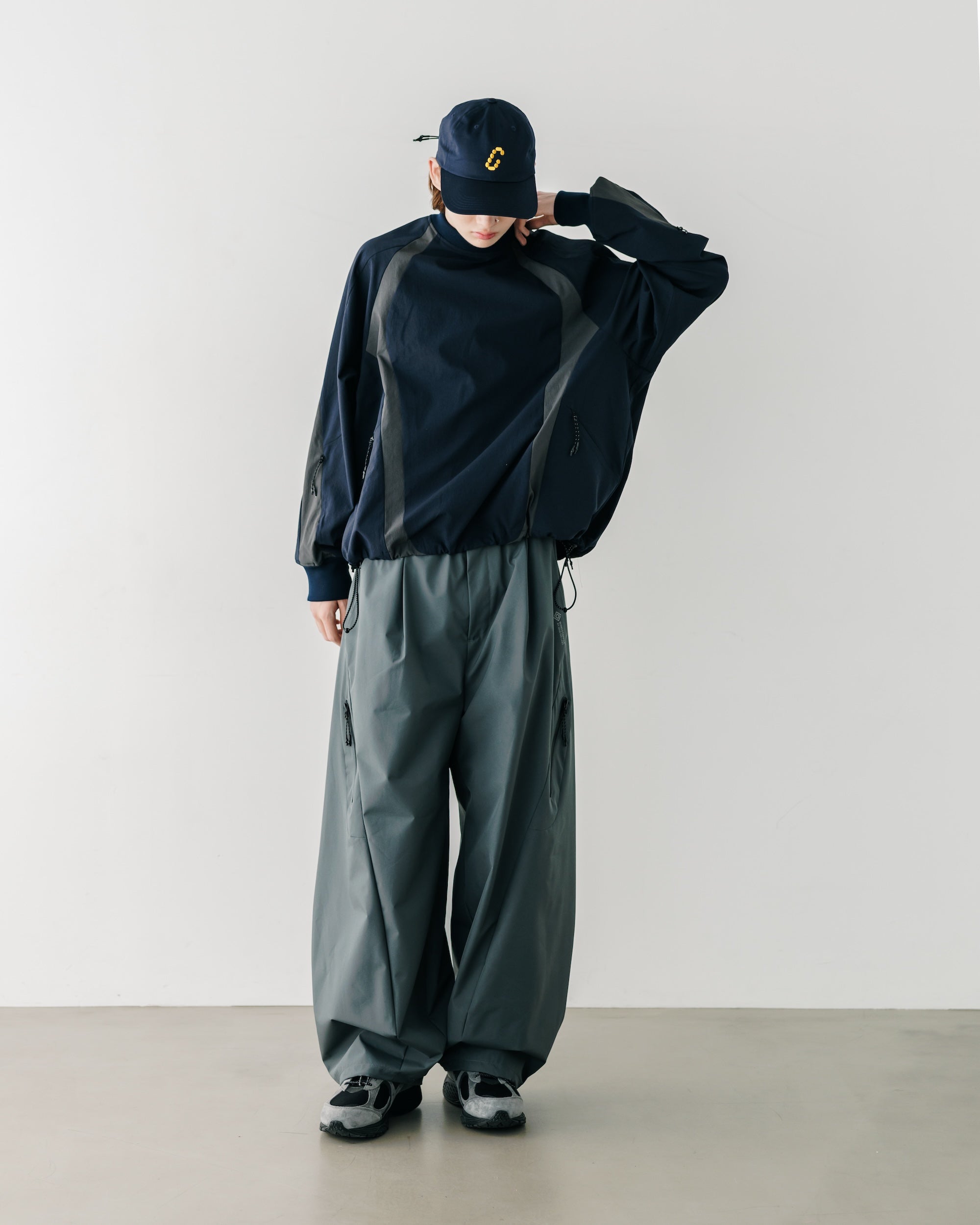 【5.3 SAT 20:00- IN STOCK】ACTIVE CITY PULLOVER (NAVY×CHARCOAL)