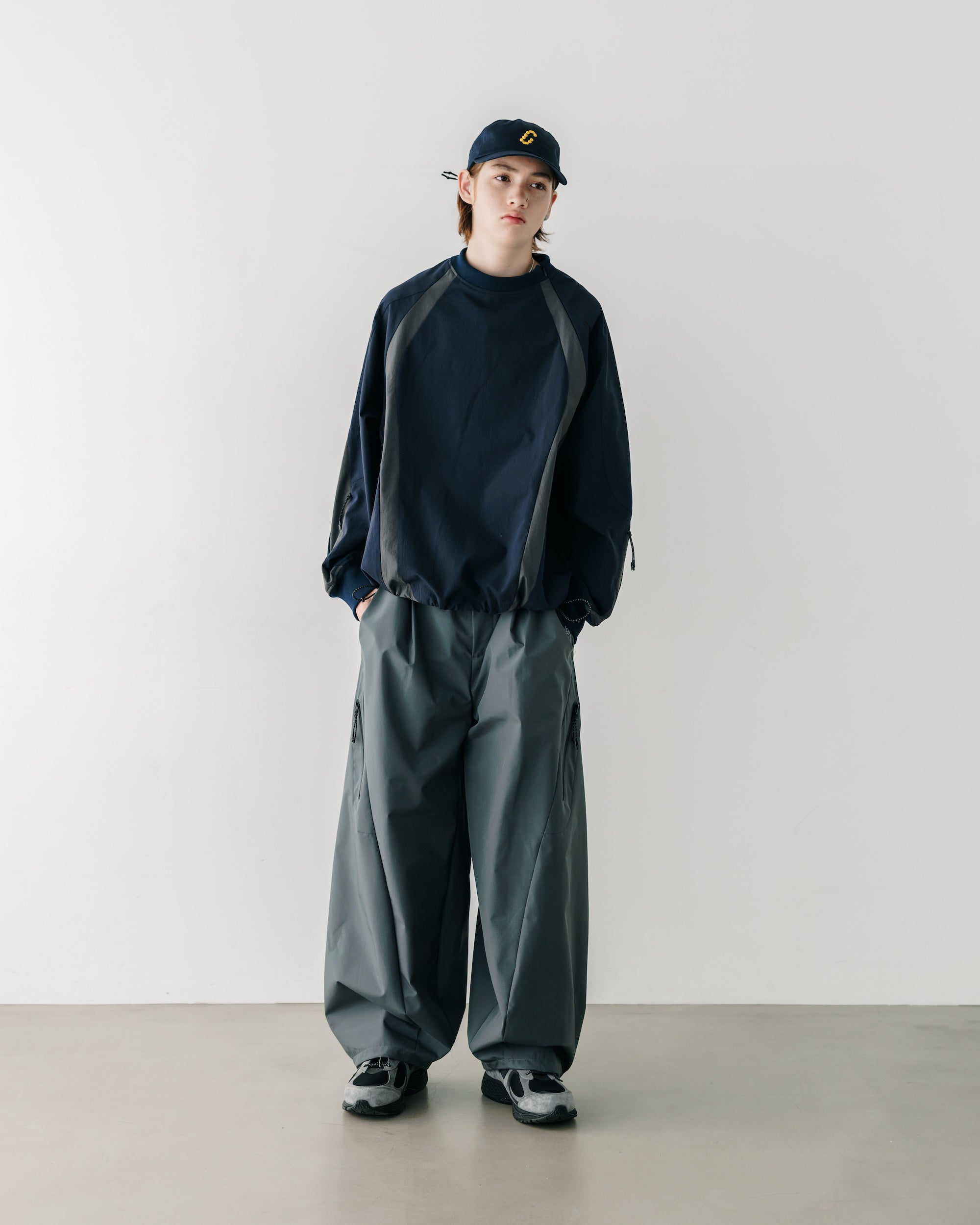 【5.3 SAT 20:00- IN STOCK】ACTIVE CITY PULLOVER (NAVY×CHARCOAL)