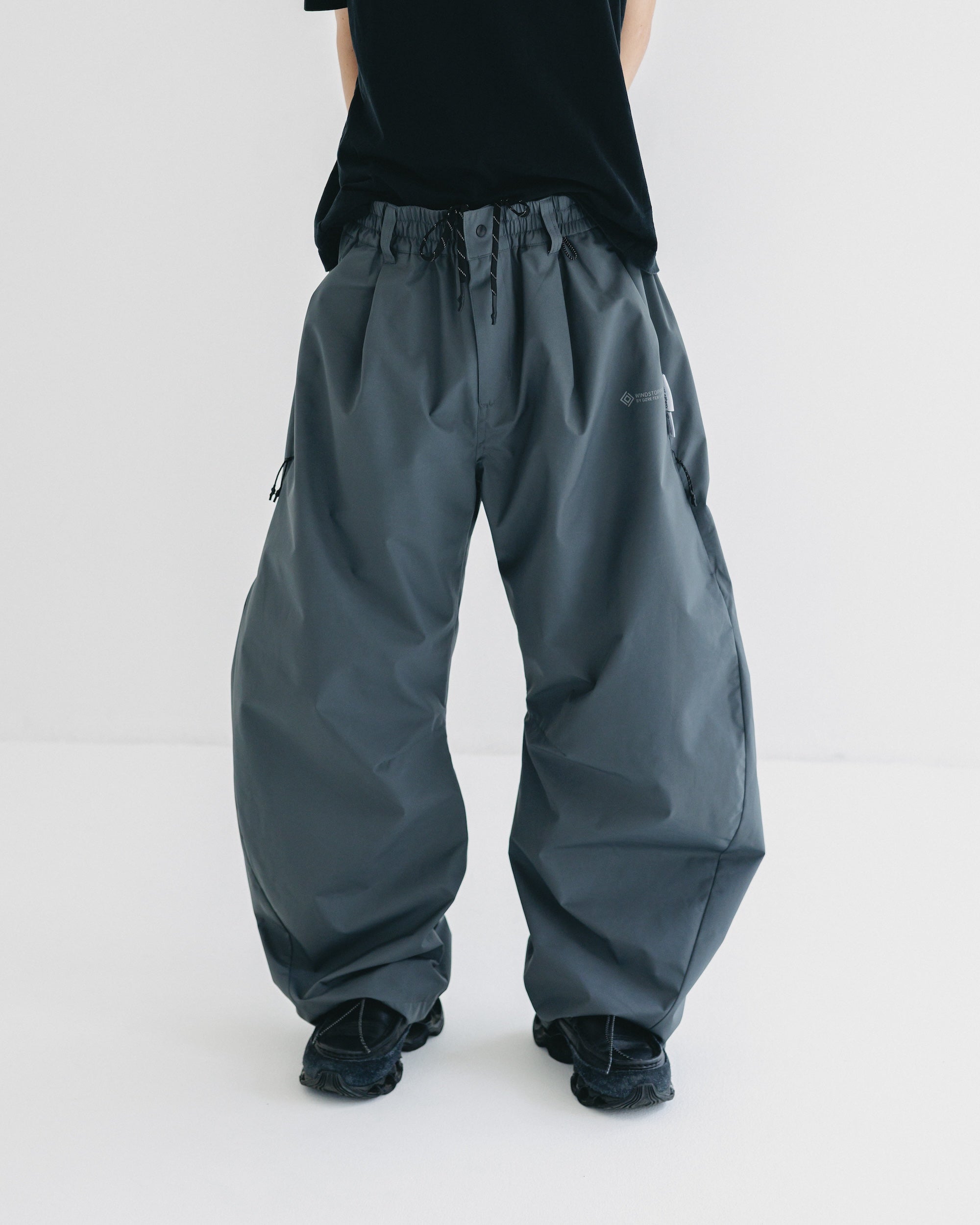 【9.10 WED 20:00- IN STOCK】+phenix WINDSTOPPER® by GORE-TEX LABS CITY BARREL LEG PANTS (GRAPHAITE GRAY)