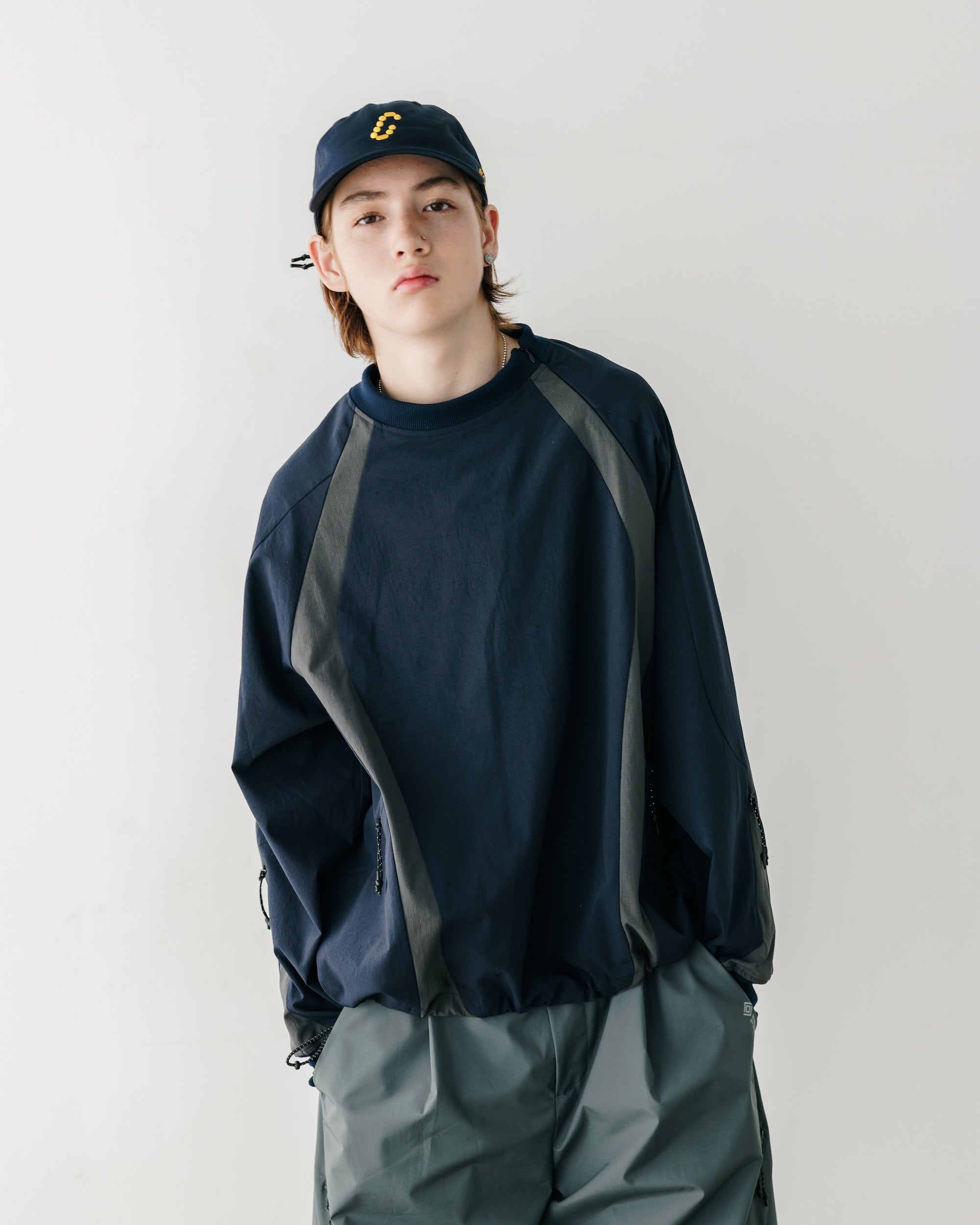 【5.3 SAT 20:00- IN STOCK】ACTIVE CITY PULLOVER (NAVY×CHARCOAL)