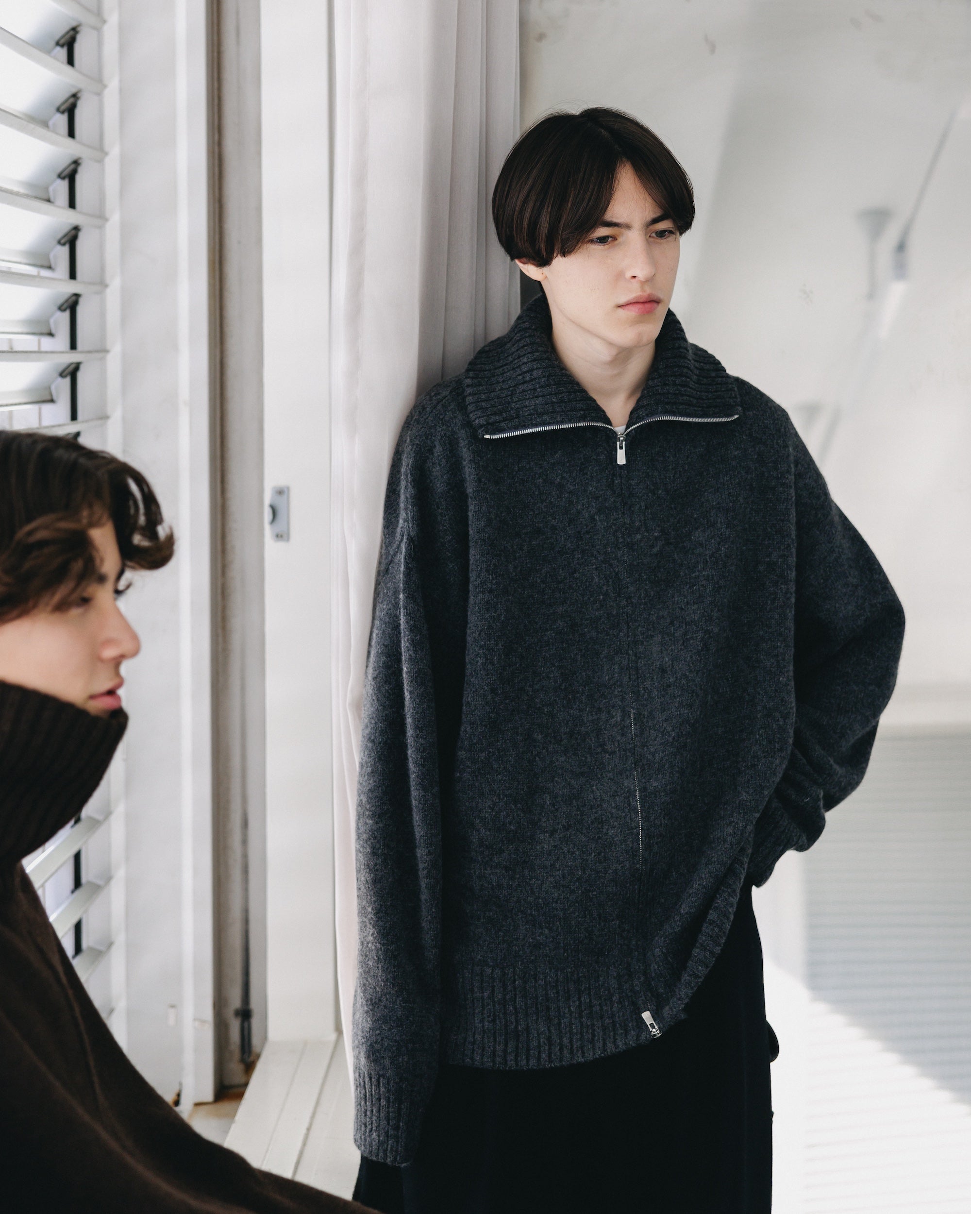 12.24 WED 20:00- IN STOCK】YAK WOOL ZIPUP KNIT (CHARCOAL)