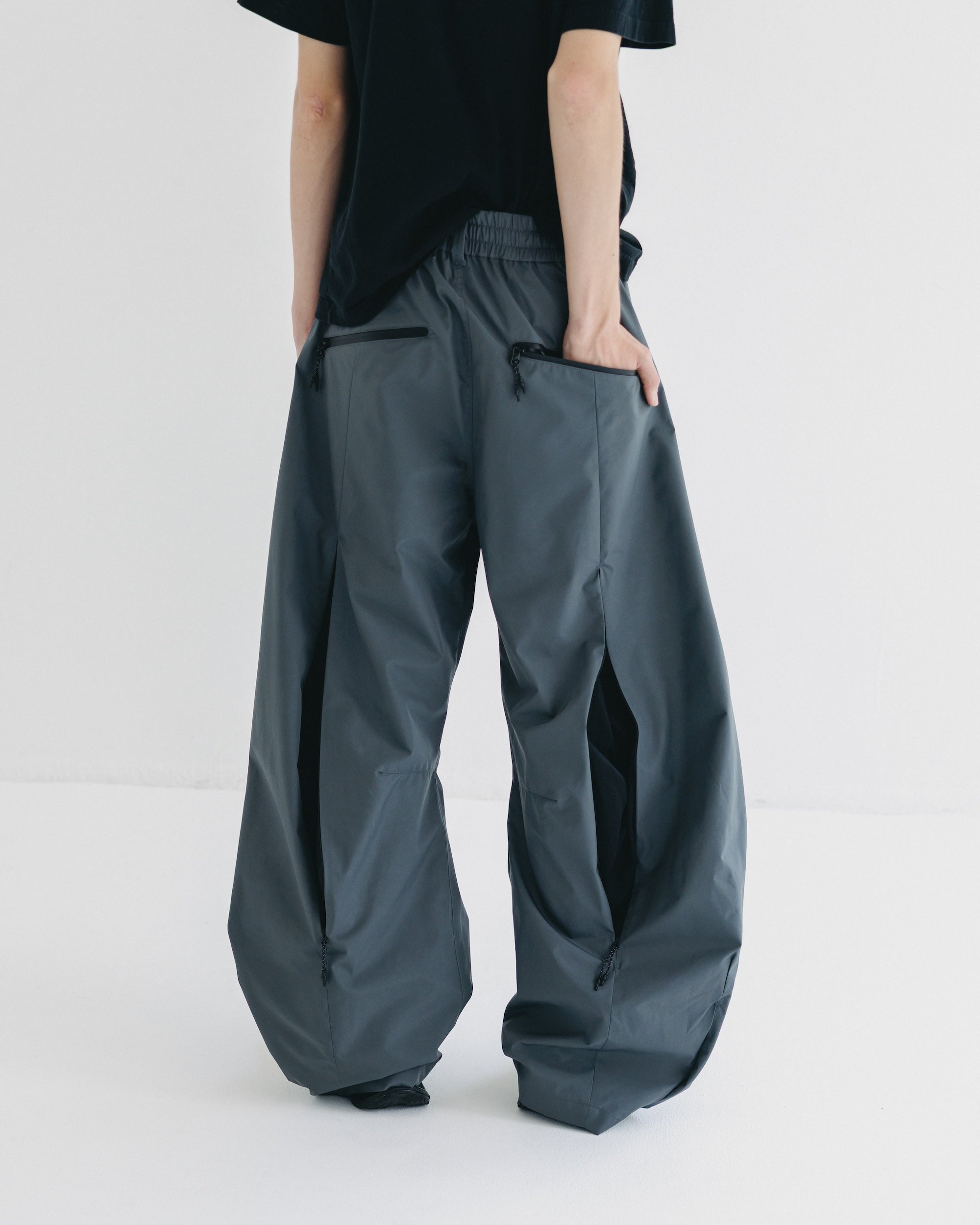 【9.10 WED 20:00- IN STOCK】+phenix WINDSTOPPER® by GORE-TEX LABS CITY BARREL LEG PANTS (GRAPHAITE GRAY)