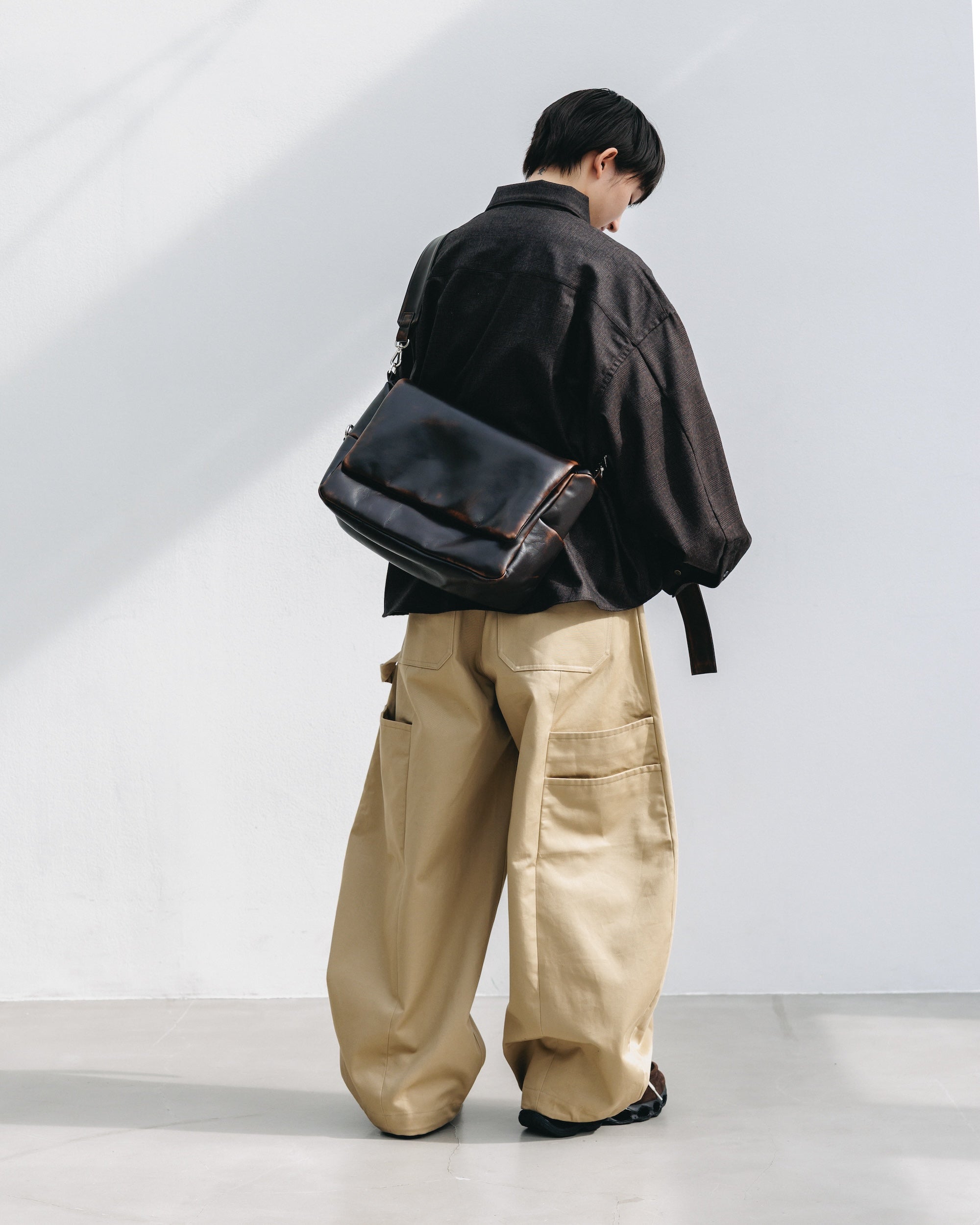 【12.10 WED 20:00- IN STOCK】VINTAGE LEATHER PADDED FLAP HOLIDAY BAG (BROWN)