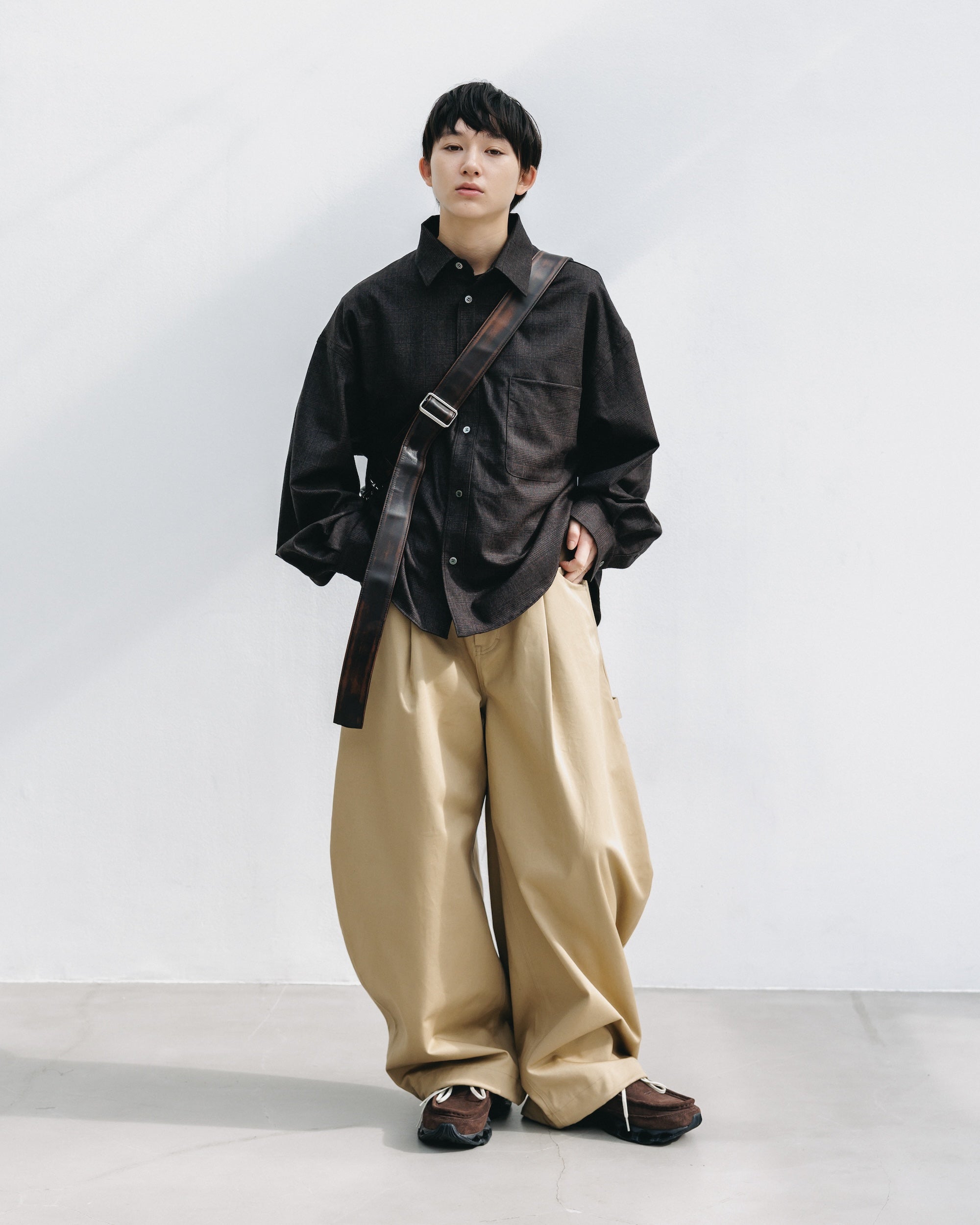 【12.10 WED 20:00- IN STOCK】VINTAGE LEATHER PADDED FLAP HOLIDAY BAG (BROWN)