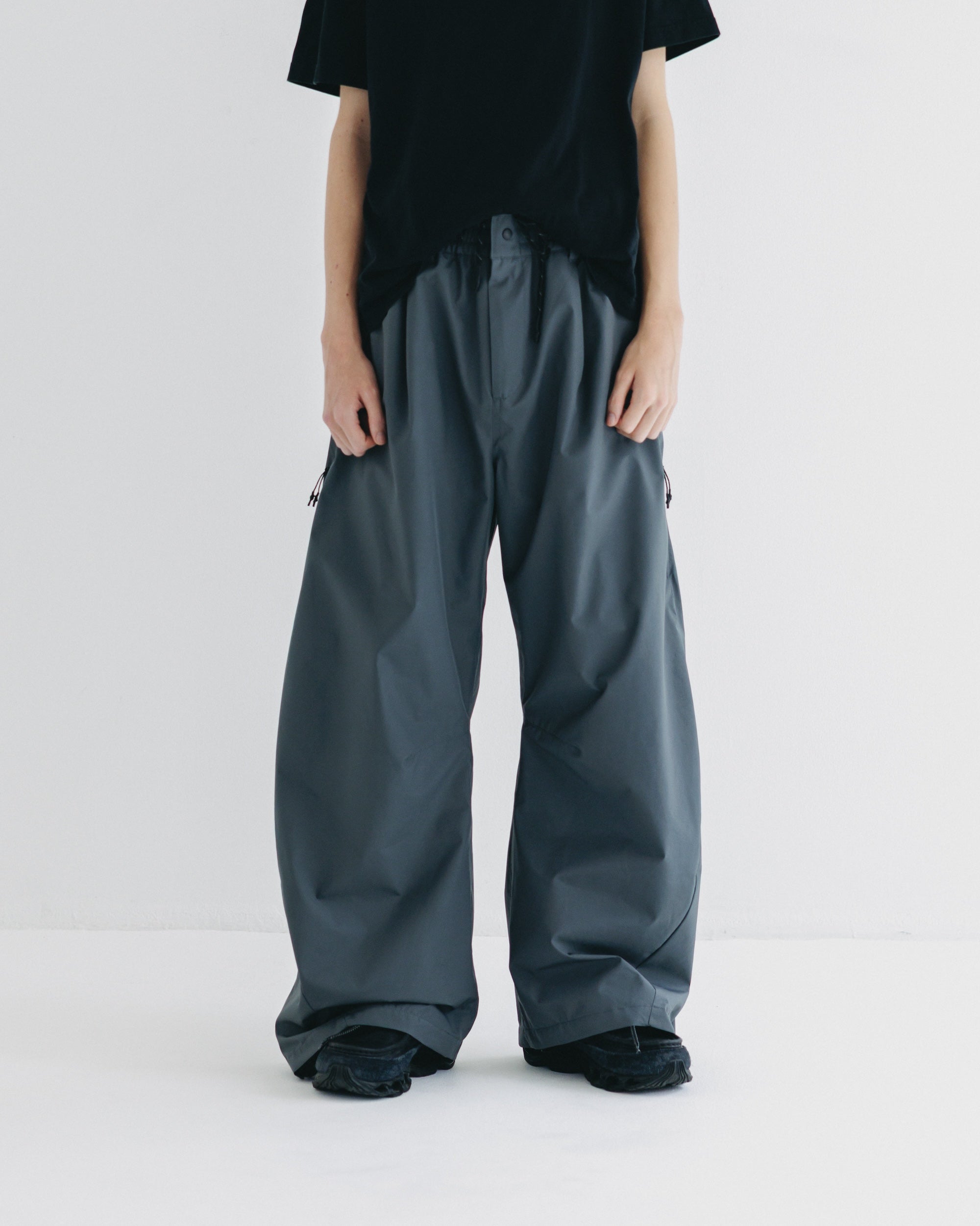 【9.10 WED 20:00- IN STOCK】+phenix WINDSTOPPER® by GORE-TEX LABS CITY BARREL LEG PANTS (GRAPHAITE GRAY)