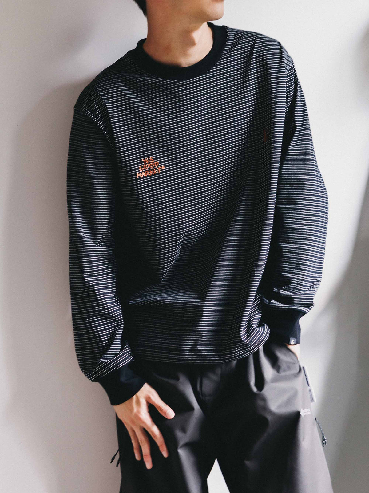 【10.4 SUN 20:00- IN STOCK】【LIMITED】 “YES G♡♡D MARKET" MICRO STRIPED L/S T-SHIRT WITH DRAWSTRINGS (BLACK)