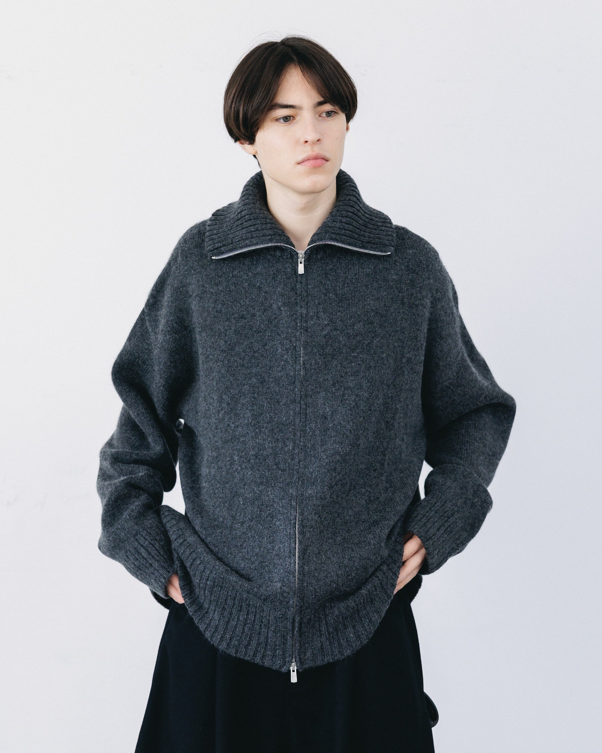 12.24 WED 20:00- IN STOCK】YAK WOOL ZIPUP KNIT (CHARCOAL)