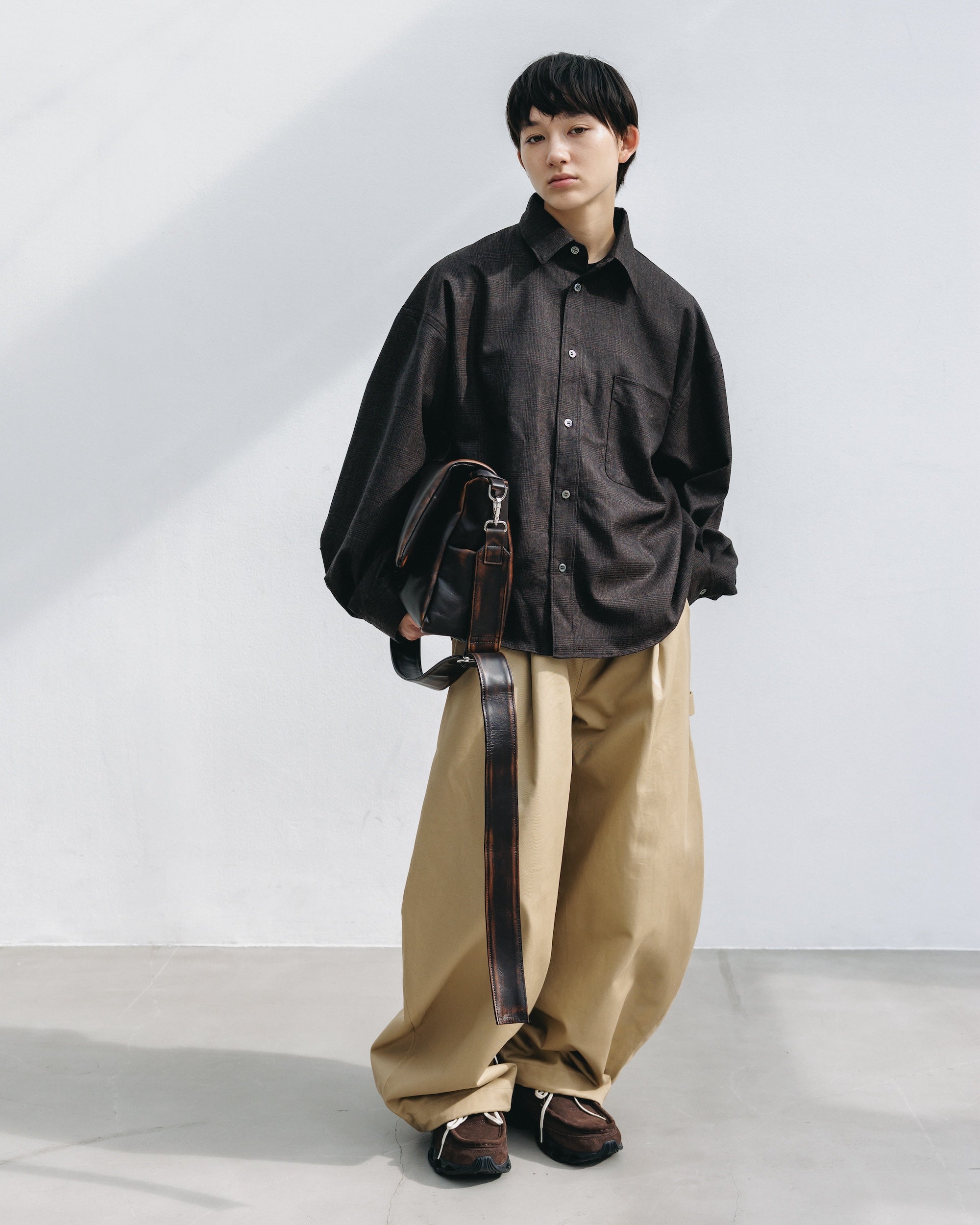 【12.10 WED 20:00- IN STOCK】VINTAGE LEATHER PADDED FLAP HOLIDAY BAG (BROWN)