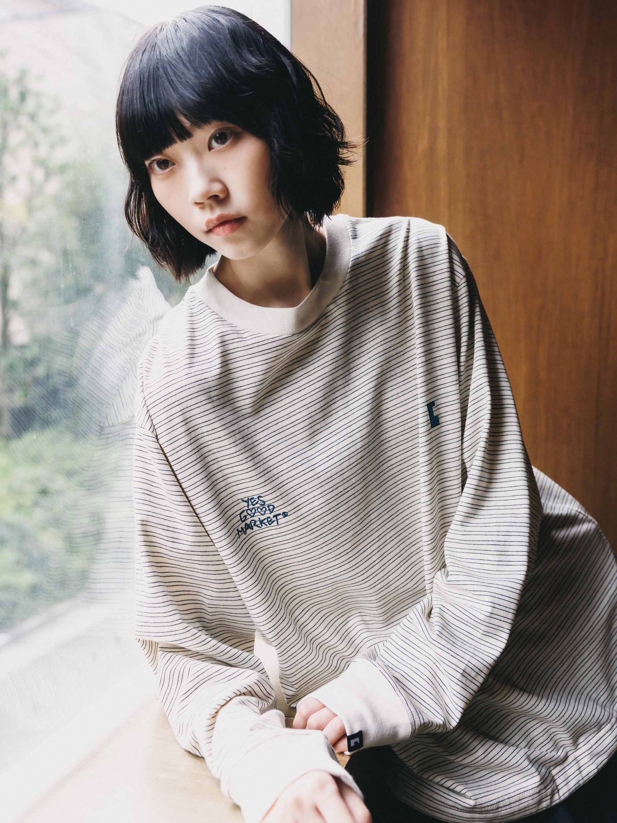 【10.4 SUN 20:00- IN STOCK】【LIMITED】 “YES G♡♡D MARKET" MICRO STRIPED L/S T-SHIRT WITH DRAWSTRINGS (IVORY)