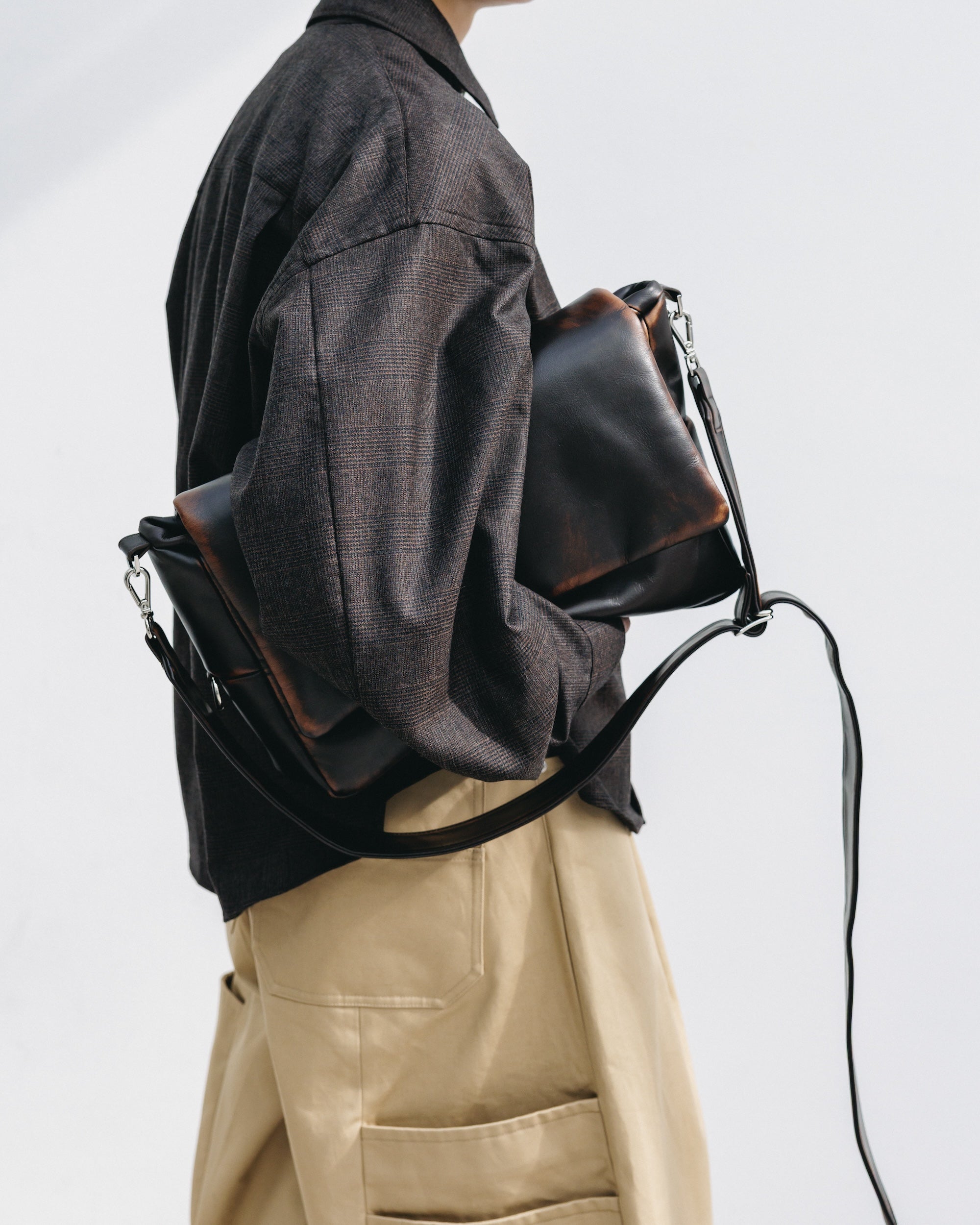 12.10 WED 20:00- IN STOCK】VINTAGE LEATHER PADDED FLAP HOLIDAY BAG (BR