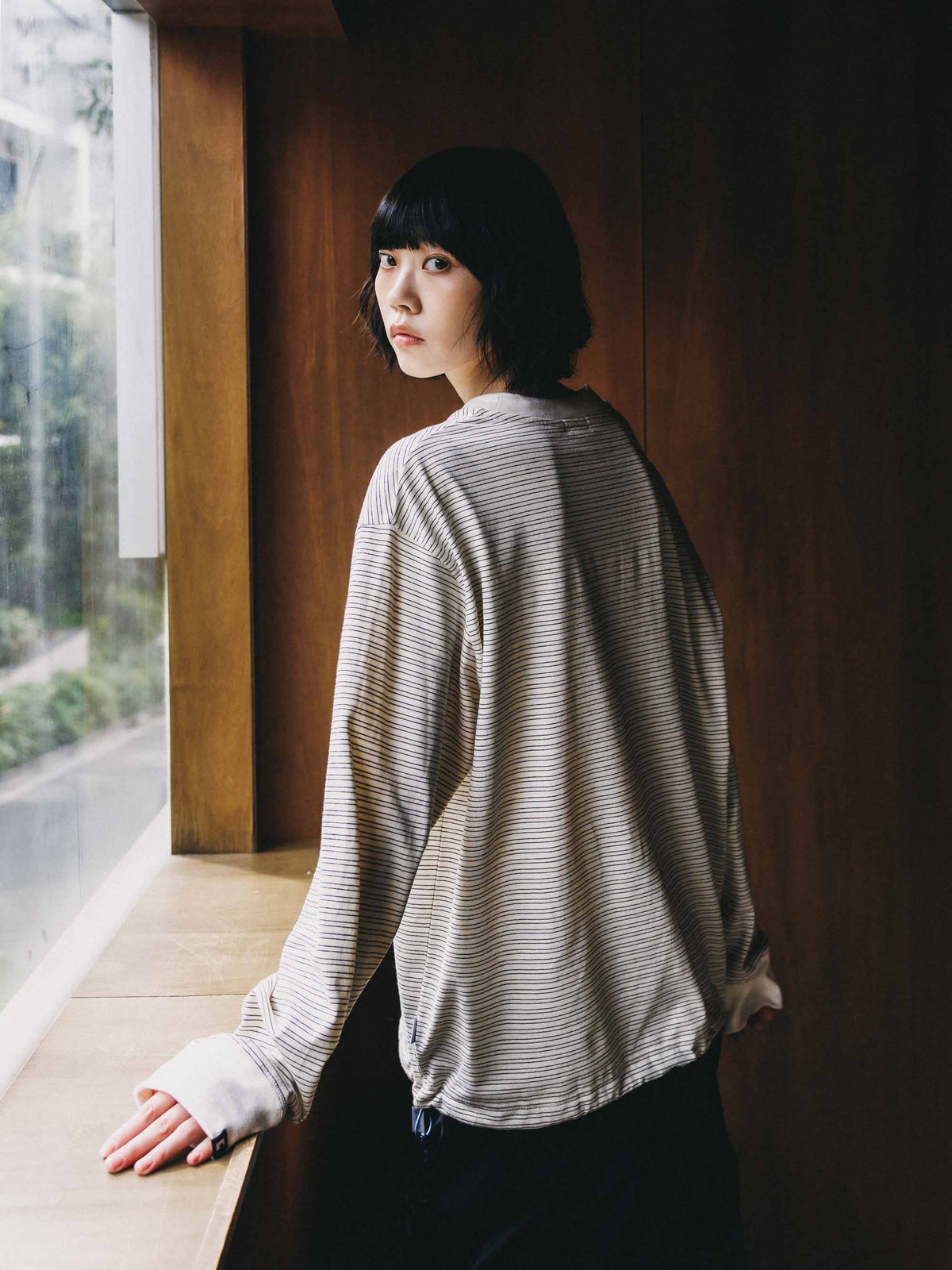 【10.4 SUN 20:00- IN STOCK】【LIMITED】 “YES G♡♡D MARKET" MICRO STRIPED L/S T-SHIRT WITH DRAWSTRINGS (IVORY)