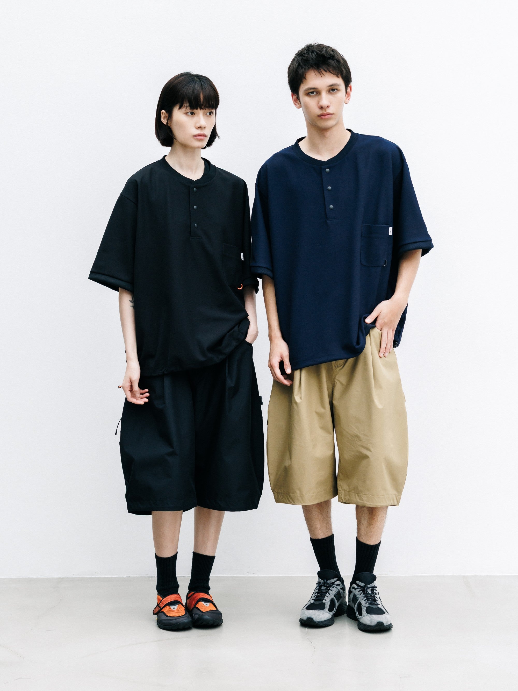 【8.12 WED 20:00- IN STOCK】ACTIVE CITY HENLEY NECK S/S T-SHIRT (NAVY)