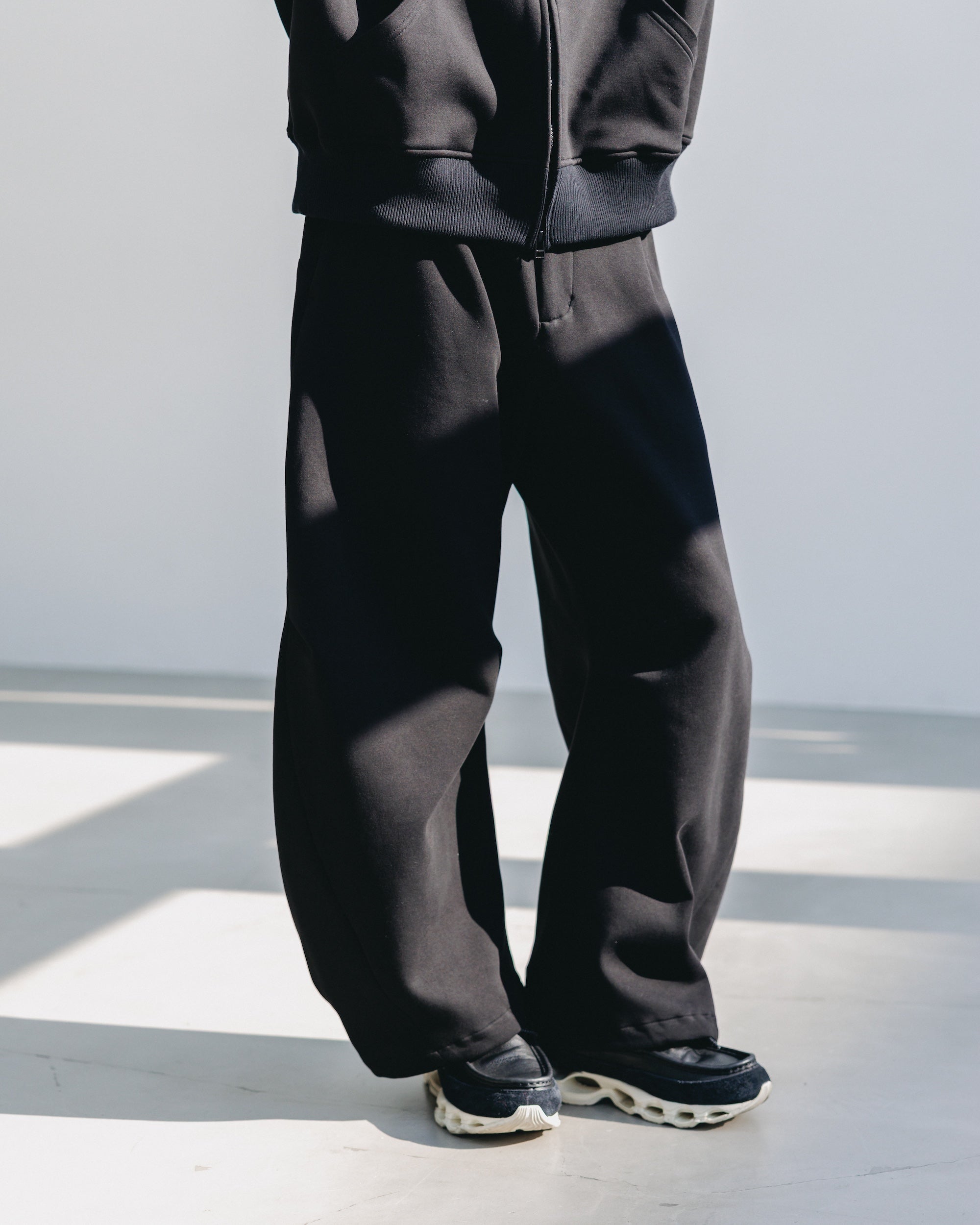 AIR COTTON CURVED PANTS (BLACK)