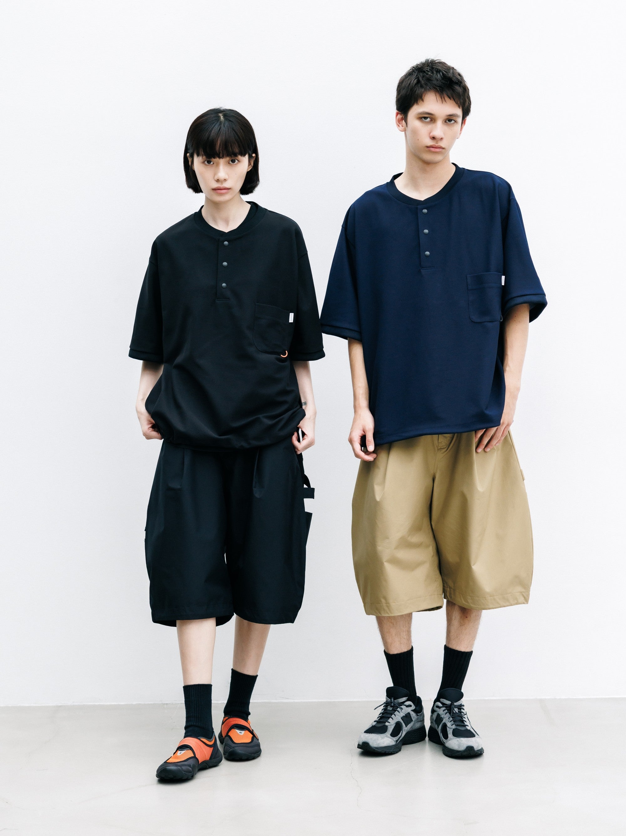 【8.12 WED 20:00- IN STOCK】ACTIVE CITY HENLEY NECK S/S T-SHIRT (BLACK)