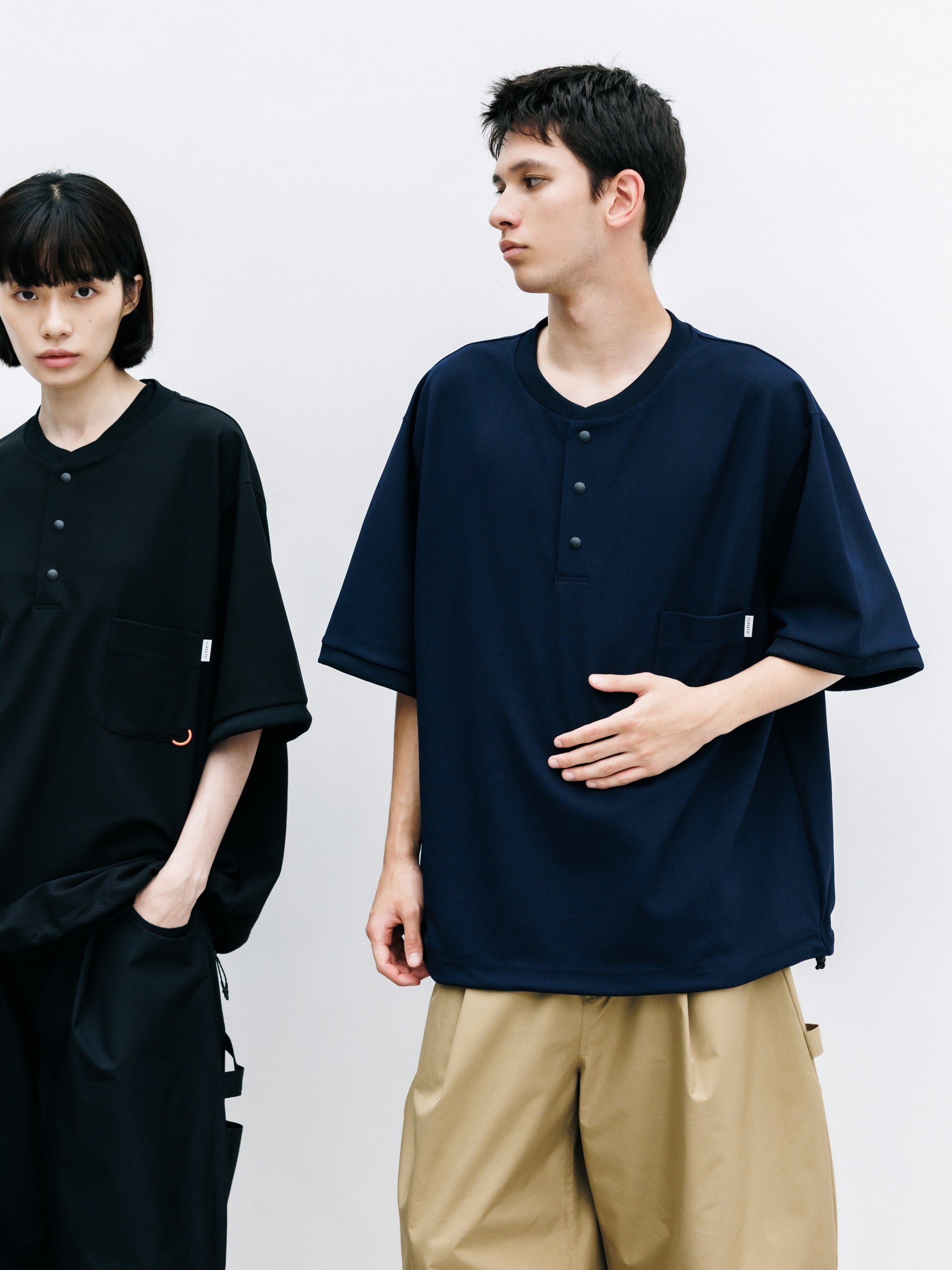 【8.12 WED 20:00- IN STOCK】ACTIVE CITY HENLEY NECK S/S T-SHIRT (NAVY)