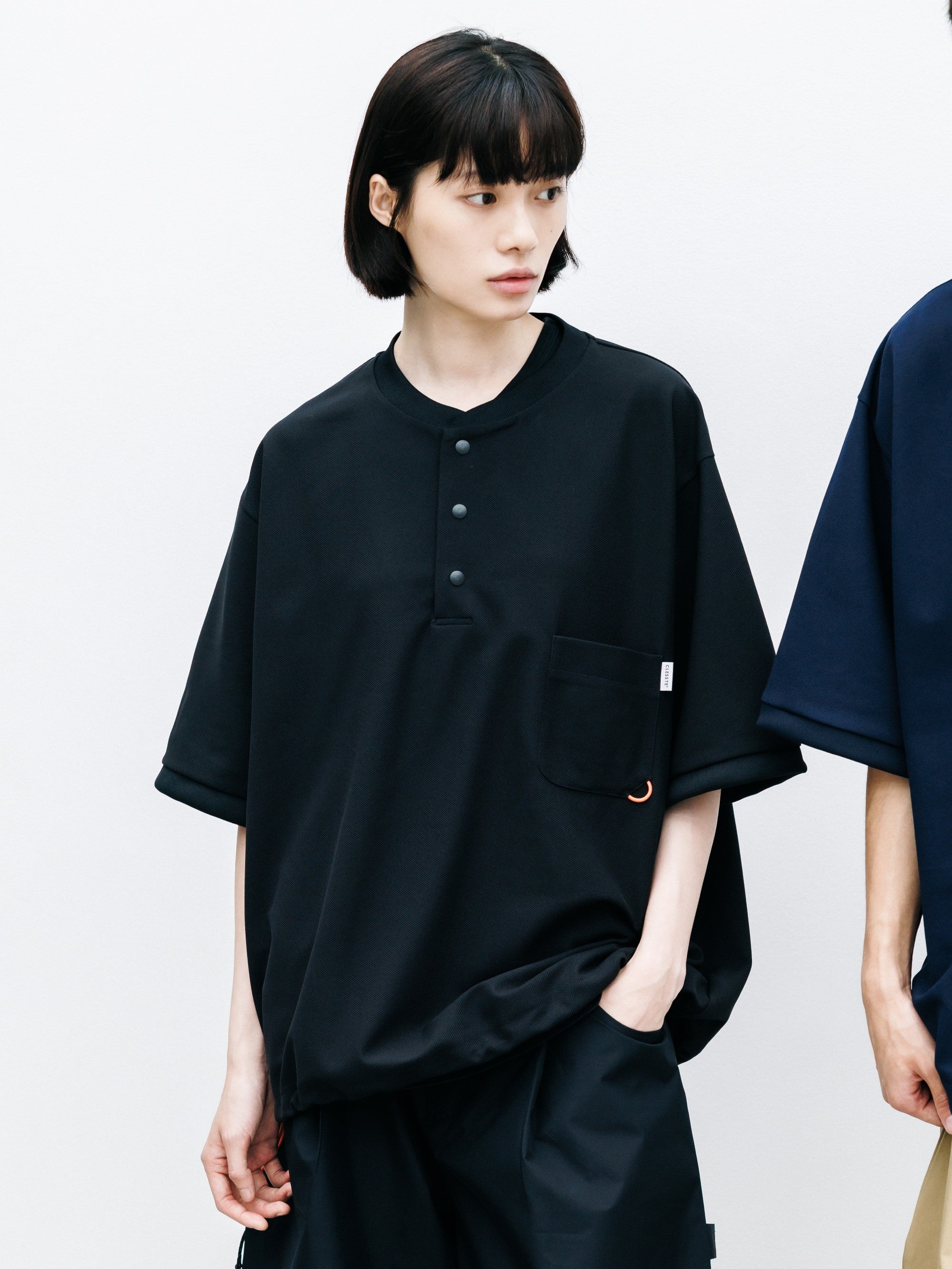 【8.12 WED 20:00- IN STOCK】ACTIVE CITY HENLEY NECK S/S T-SHIRT (BLACK)