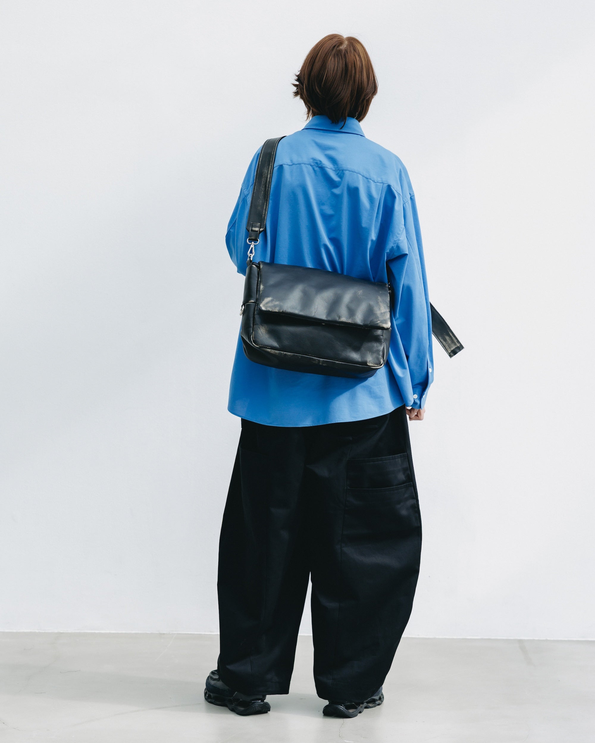 12.10 WED 20:00- IN STOCK】VINTAGE LEATHER PADDED FLAP HOLIDAY BAG (BL