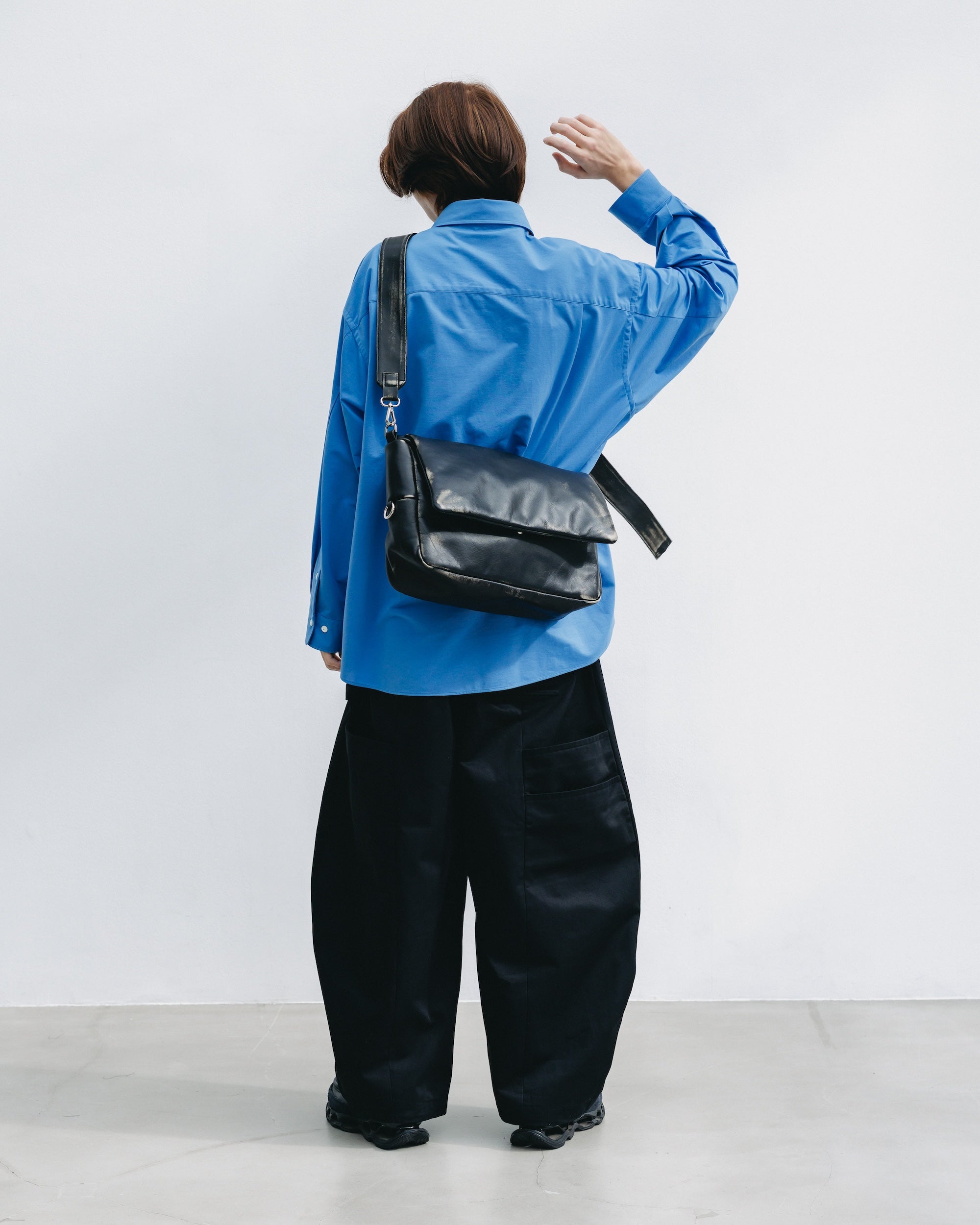 【12.10 WED 20:00- IN STOCK】VINTAGE LEATHER PADDED FLAP HOLIDAY BAG (BLACK)