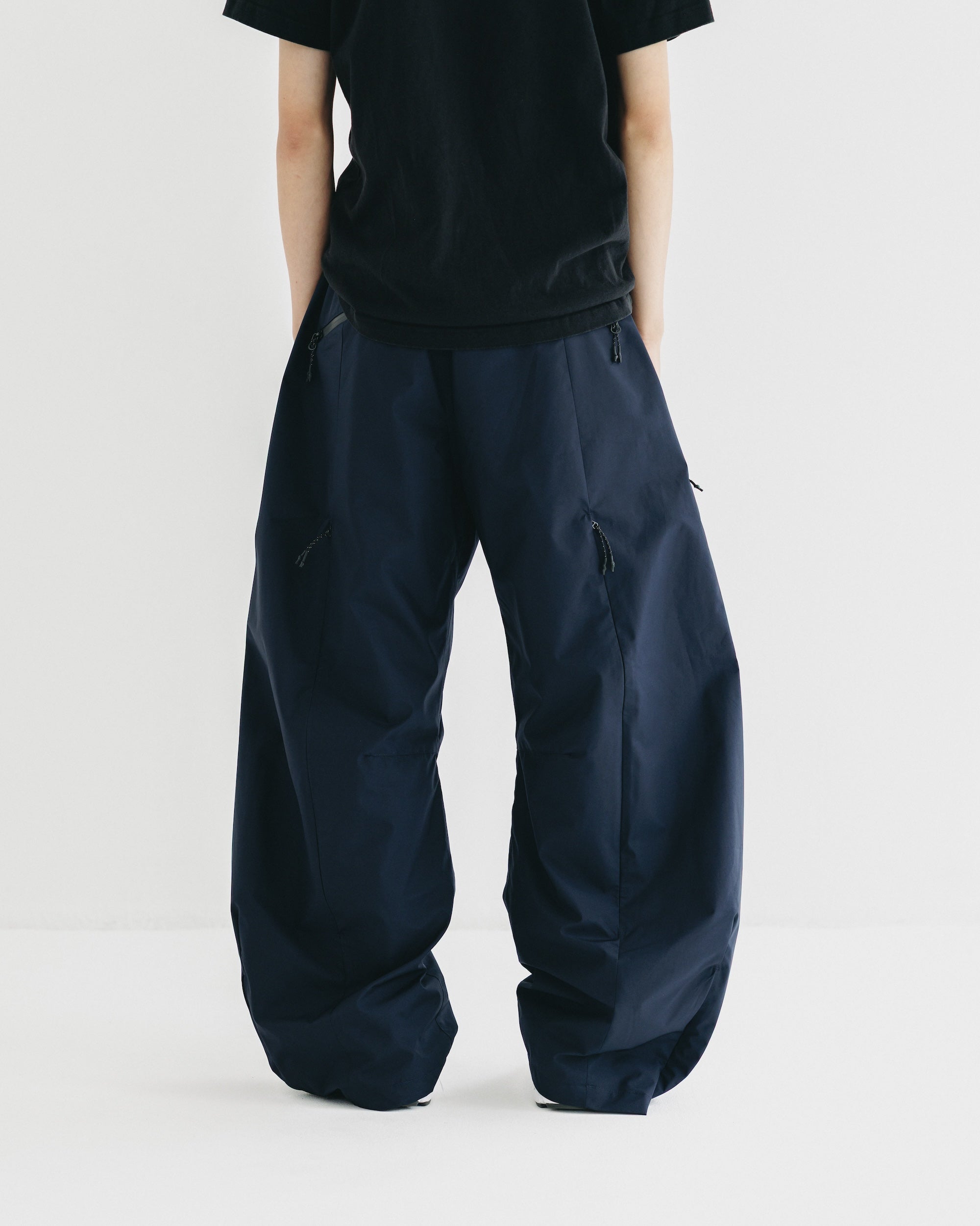 【9.10 WED 20:00- IN STOCK】+phenix WINDSTOPPER® by GORE-TEX LABS CITY BARREL LEG PANTS (NAVY)
