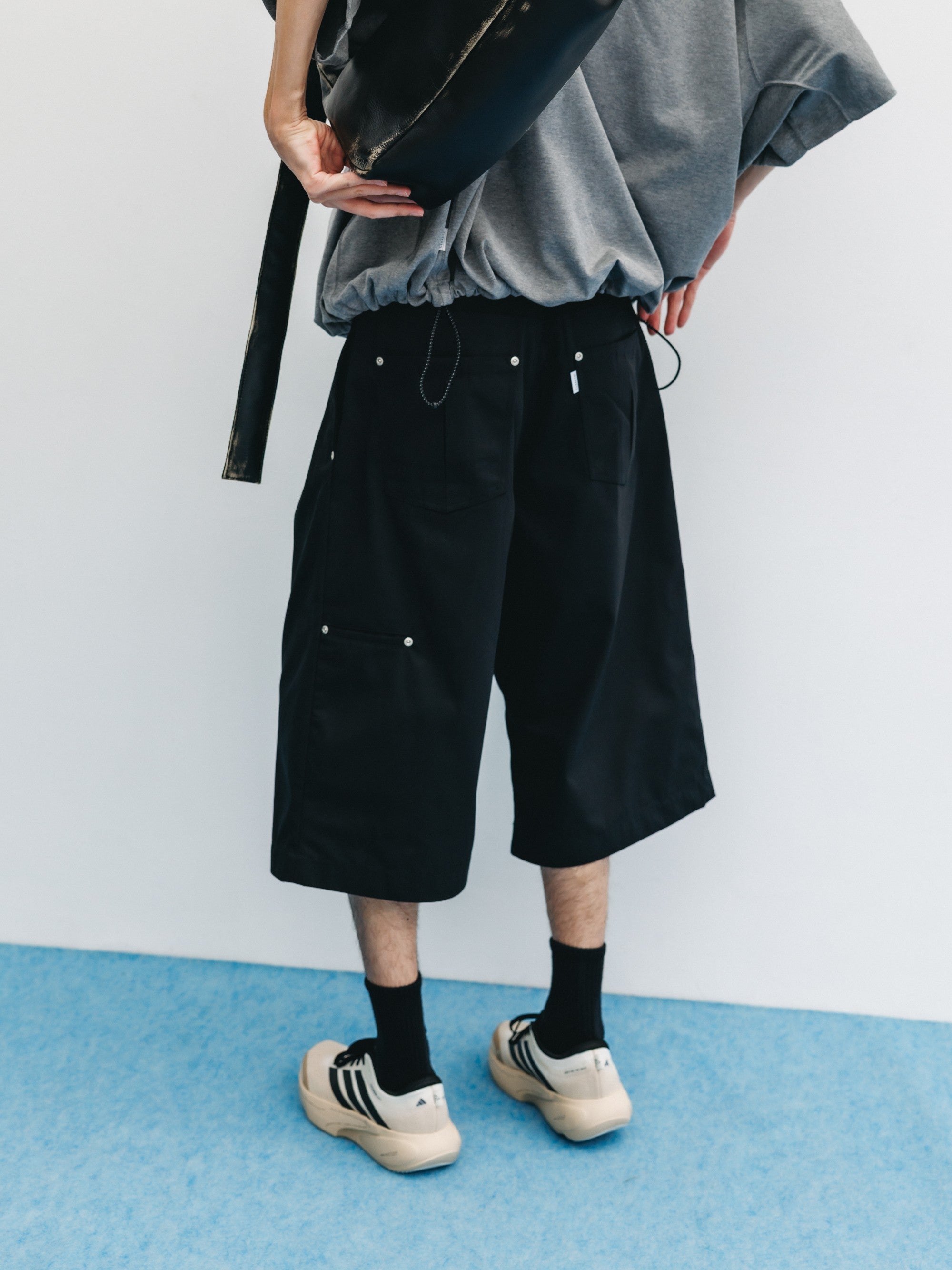 6.6 SAT 20:00- IN STOCK】T/C GABARDINE CITY BAGGY HALF PANTS (BLACK)