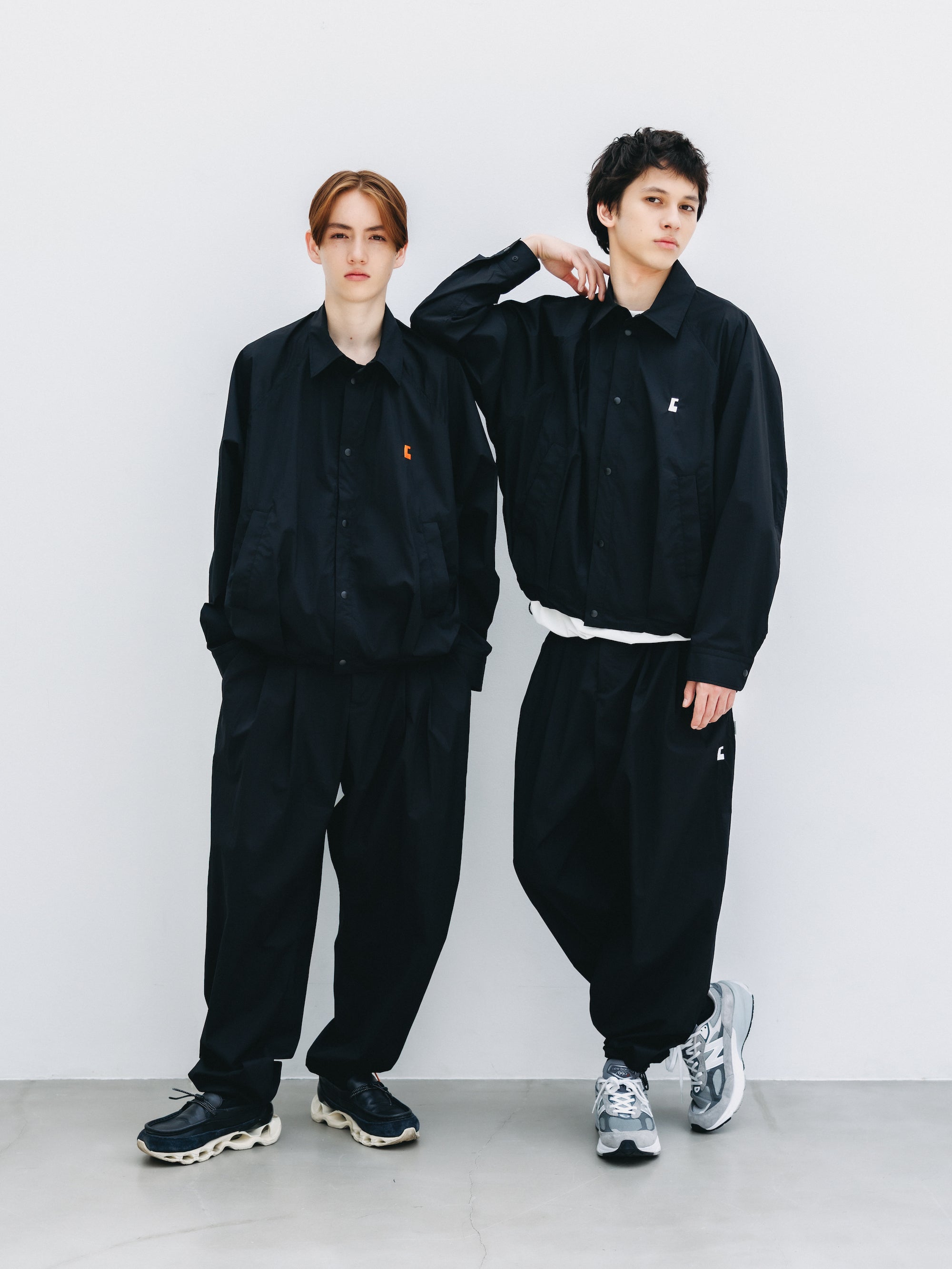 C” CRISPY NYLON CITY UNIFORM WIDE TAPERED PANTS (BLACK×ORANGE)