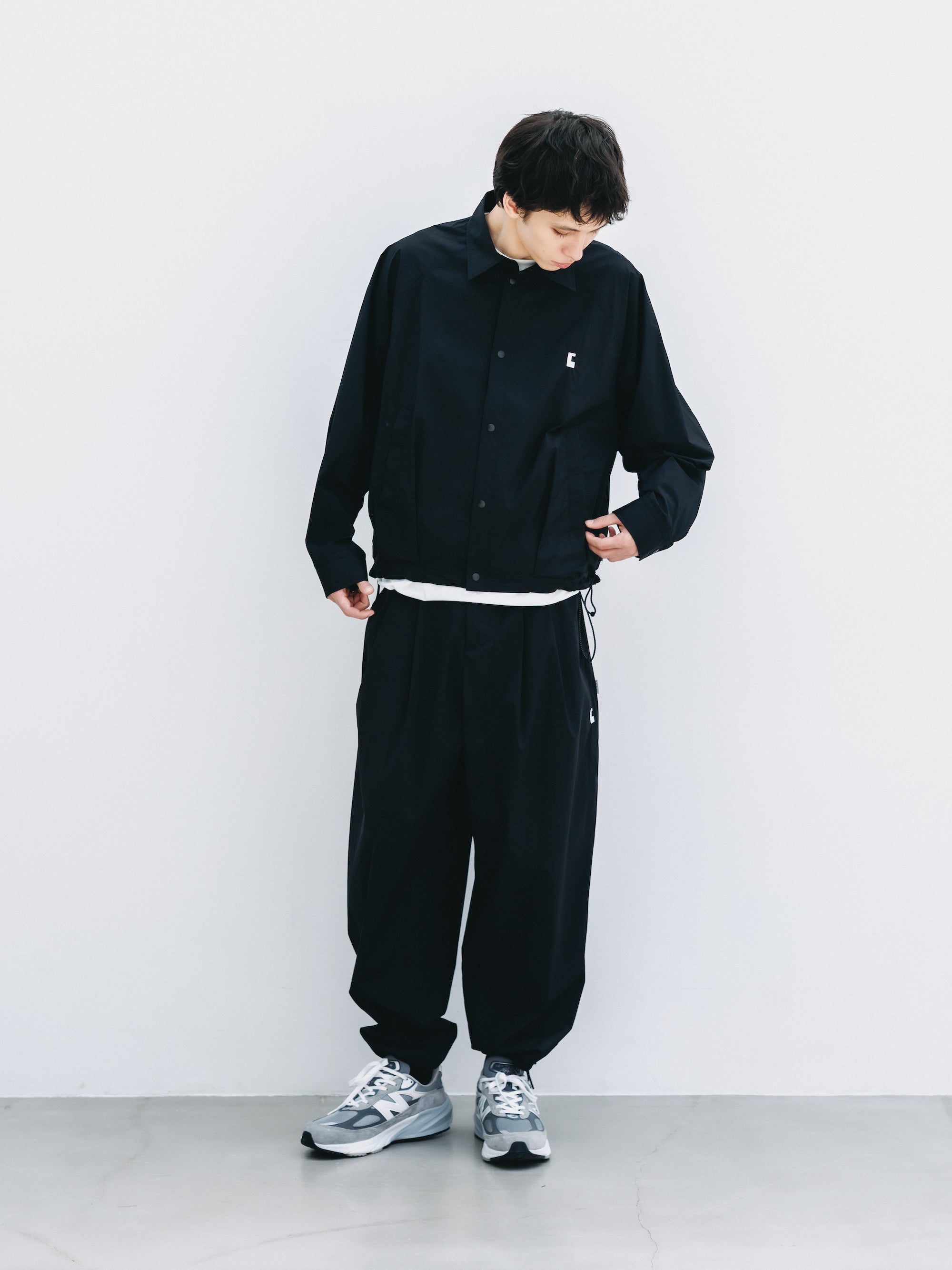 "C” CRISPY NYLON CITY UNIFORM WIDE TAPERED PANTS (BLACK×WHITE)