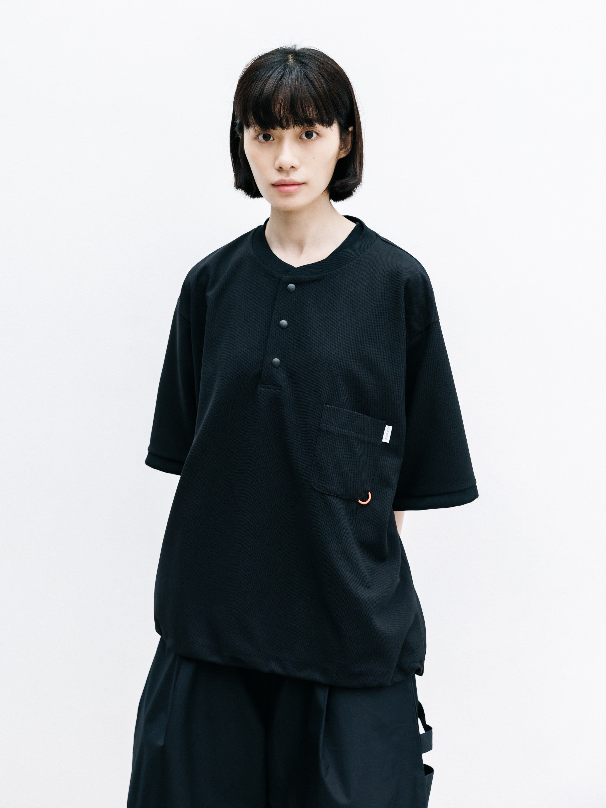 【8.12 WED 20:00- IN STOCK】ACTIVE CITY HENLEY NECK S/S T-SHIRT (BLACK)