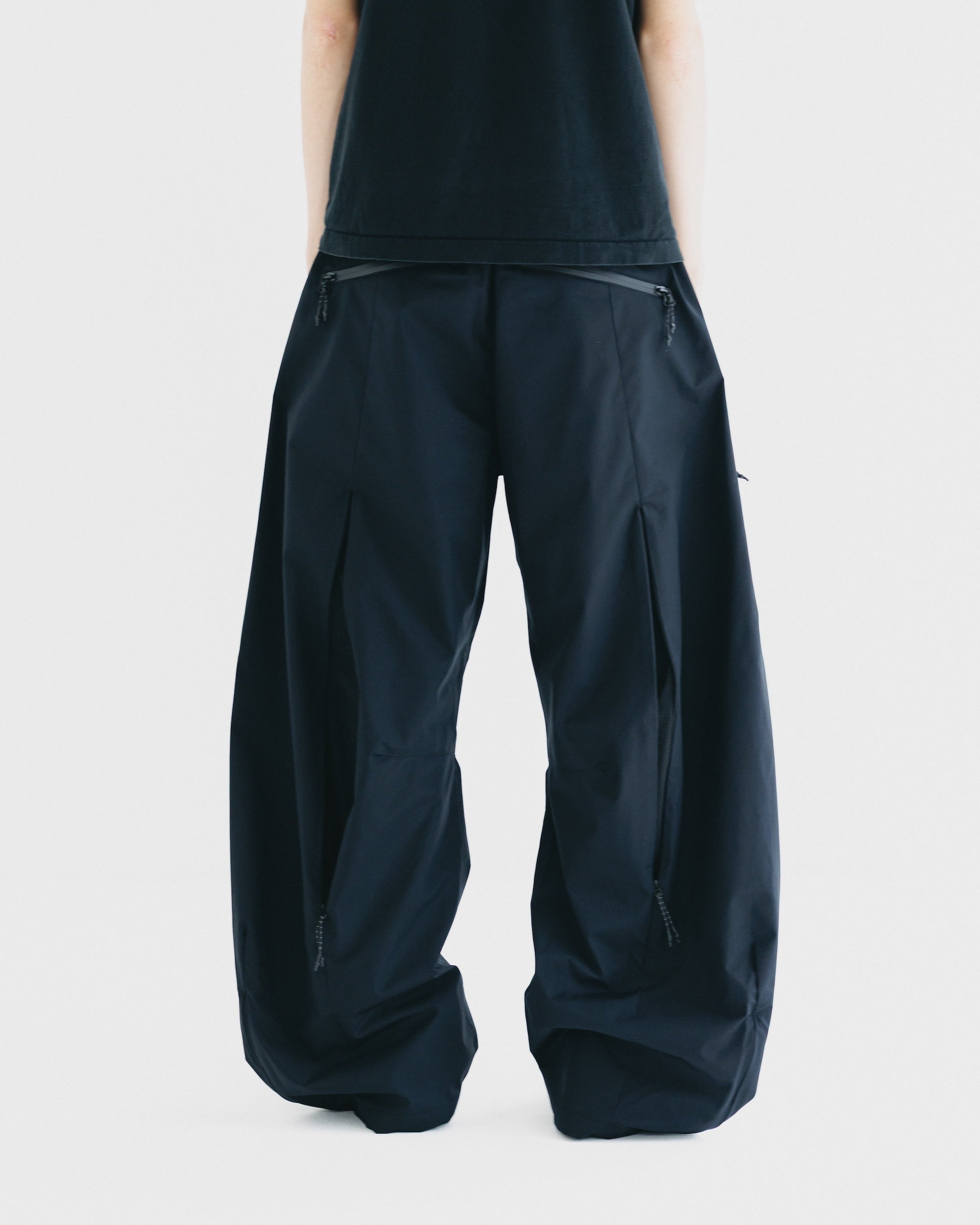 【9.10 WED 20:00- IN STOCK】+phenix WINDSTOPPER® by GORE-TEX LABS CITY BARREL LEG PANTS (BLACK)