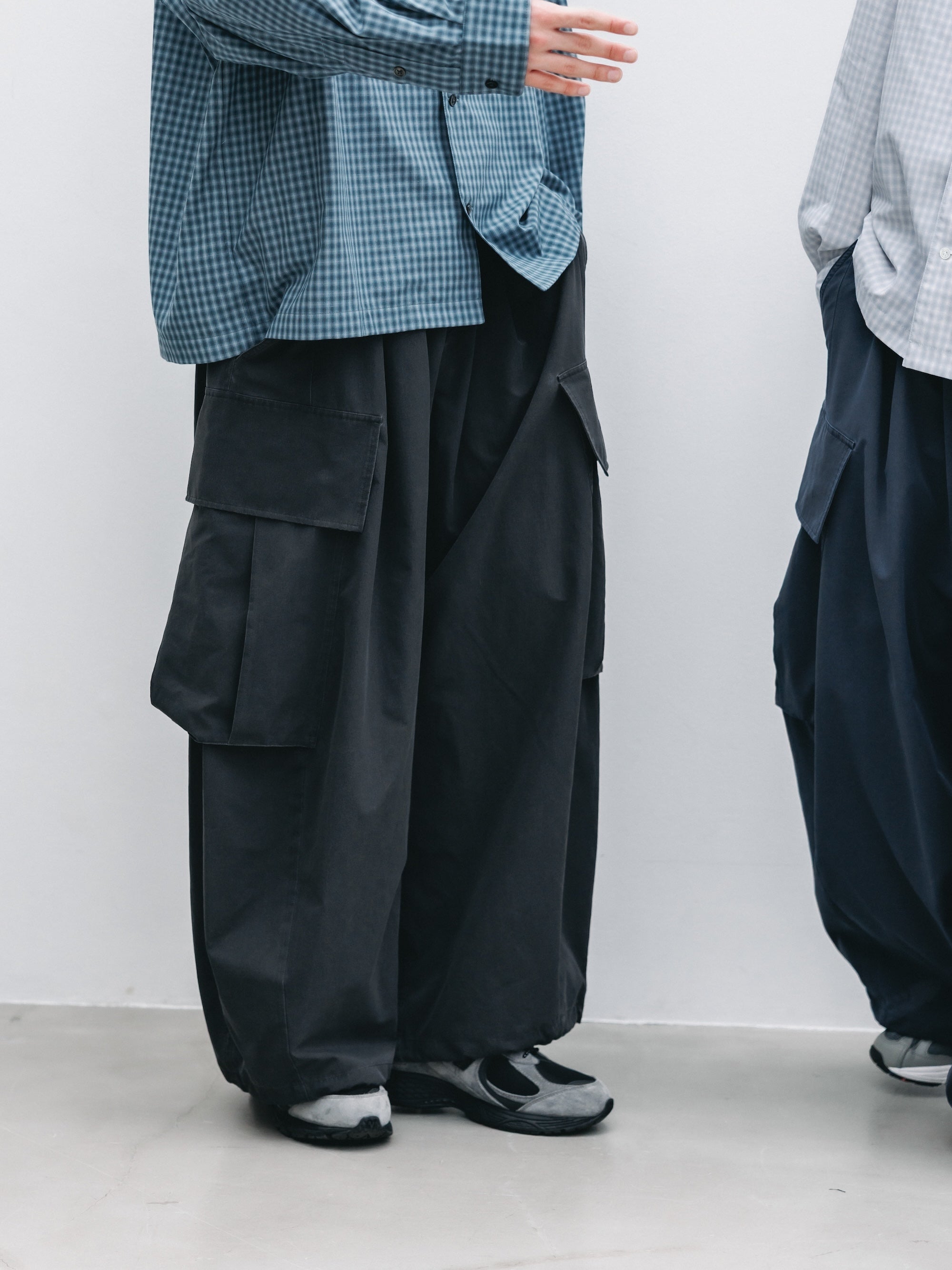 【5.20 WED 20:00- IN STOCK】VINTAGE EFFECT COOLDOTS® CITY MEGA POCKET BALLOON CARGO PANTS(BLACK)