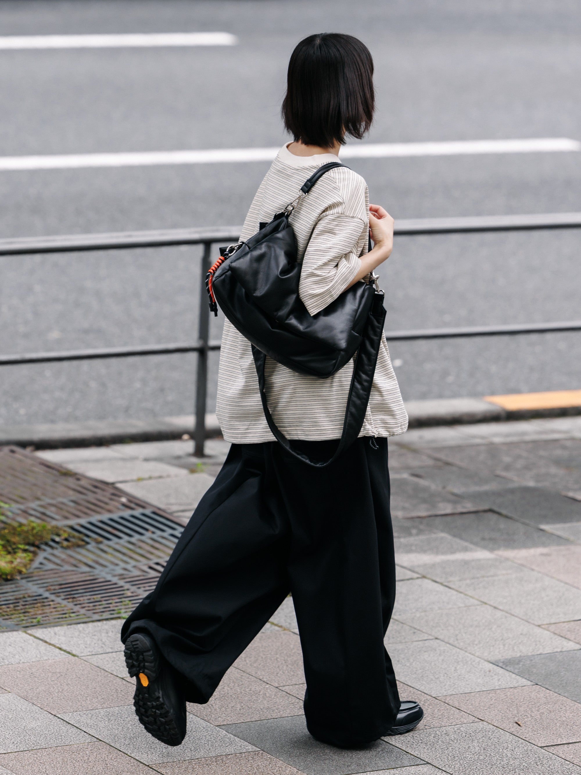 【7.18 SAT 20:00- IN STOCK】LEATHER PADDED FLAP HOLIDAY BAG