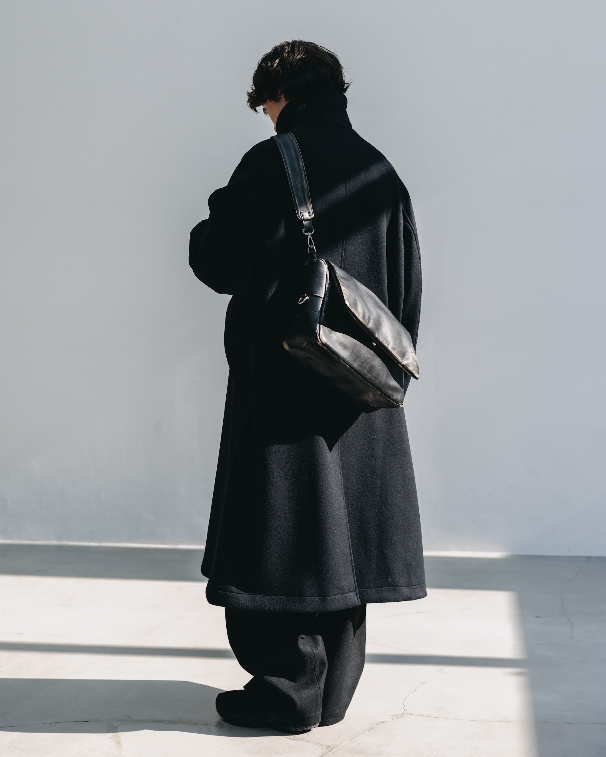【12.10 WED 20:00- IN STOCK】VINTAGE LEATHER PADDED FLAP HOLIDAY BAG (BLACK)