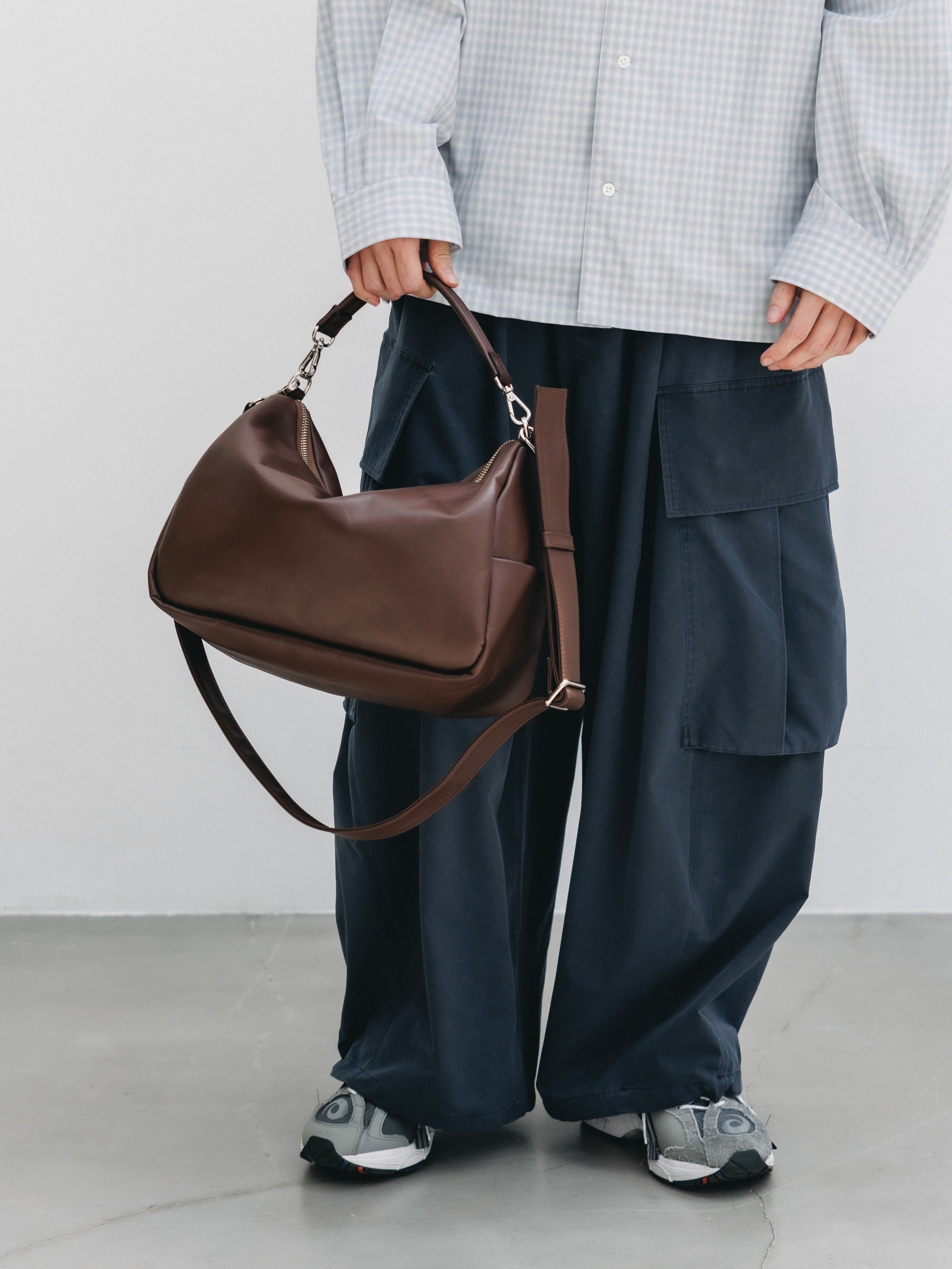 【7.29 WED 20:00- IN STOCK】LEATHER DAYOFF BAG (BROWN)