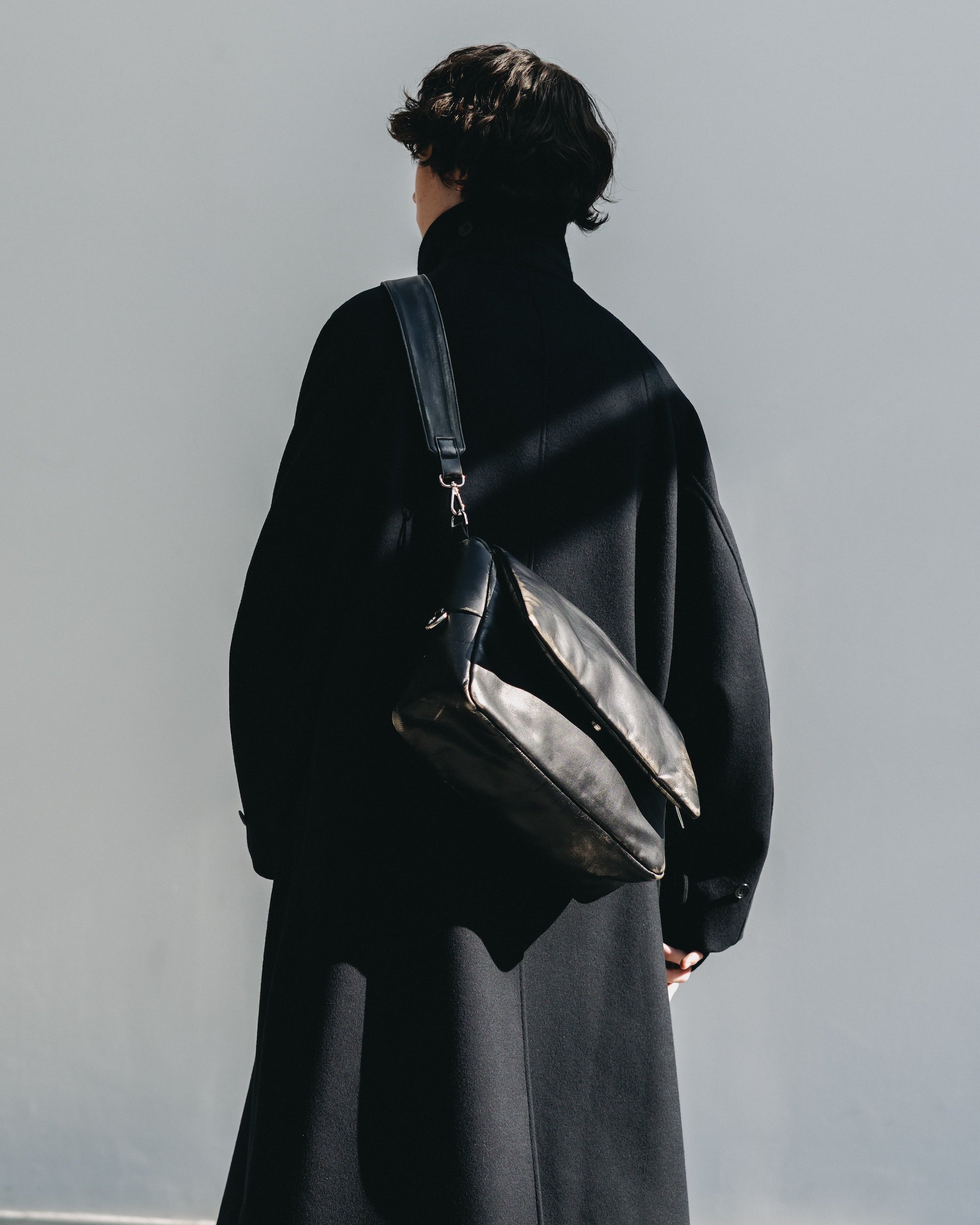 【12.10 WED 20:00- IN STOCK】VINTAGE LEATHER PADDED FLAP HOLIDAY BAG (BLACK)
