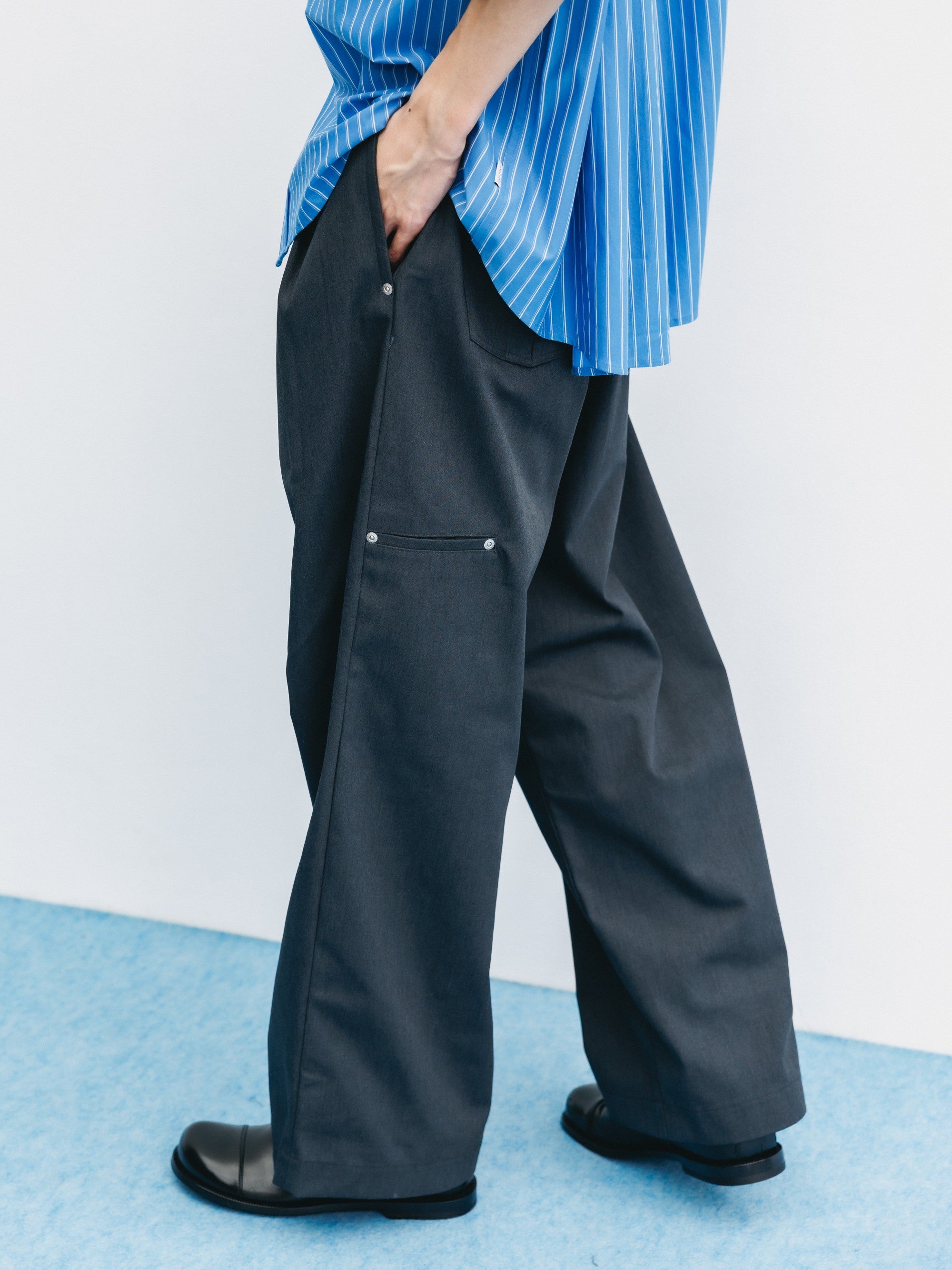 【8.5 WED 20:00- IN STOCK】T/C GABARDINE CITY WIDE STRAIGHT PANTS (CHARCOAL)