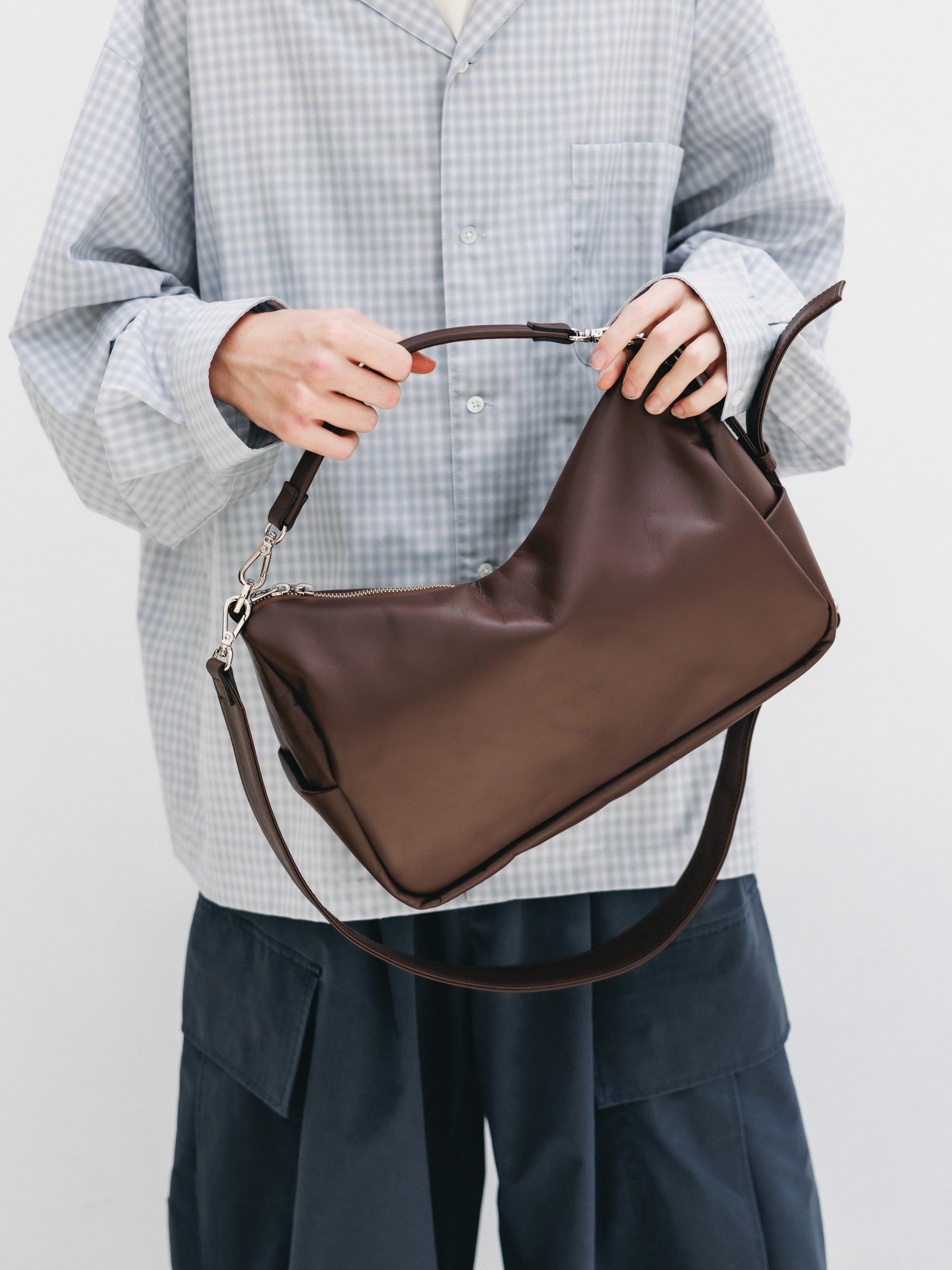 【7.29 WED 20:00- IN STOCK】LEATHER DAYOFF BAG (BROWN)