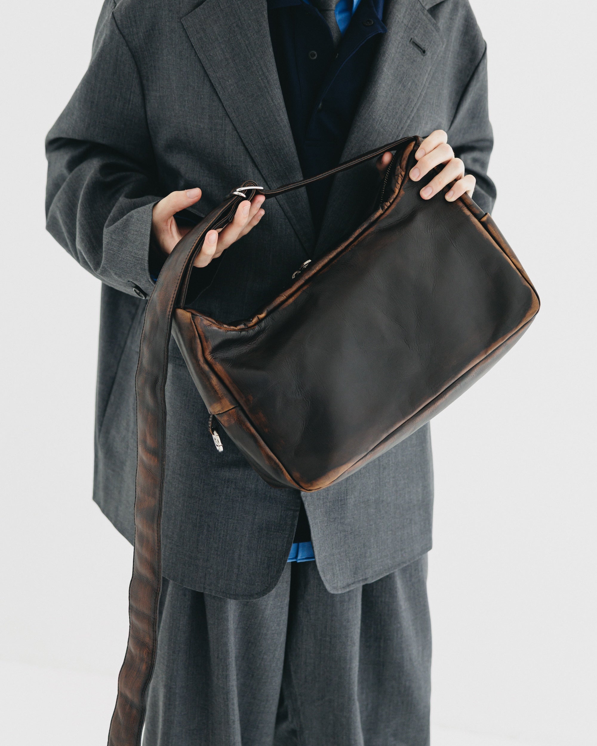【10.4 SAT 20:00- IN STOCK】VINTAGE LEATHER HOLIDAY BAG (BROWN)