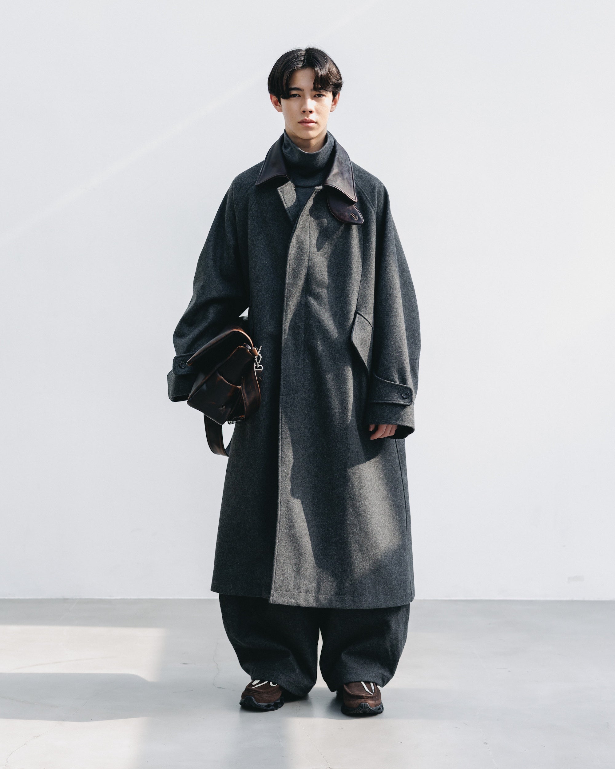 LEATHER COLLAR WOOL MELTON BALMACAAN COAT (GRAY)