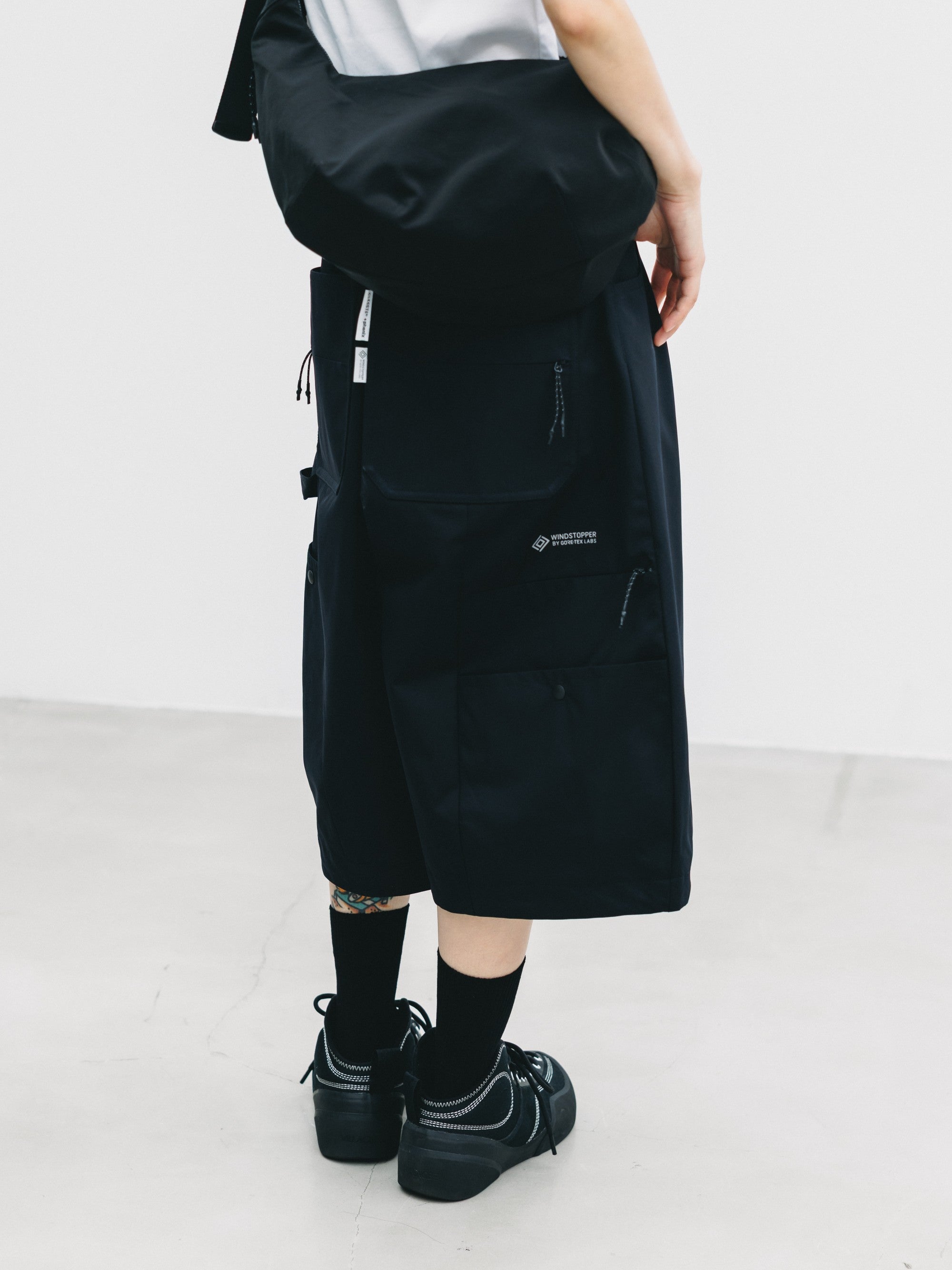 【7.8 WED 20:00- IN STOCK】+PHENIX WINDSTOPPER® BY GORE-TEX LABS TWILL CITY MASSIVE UTILITY HALF PANTS (BLACK)