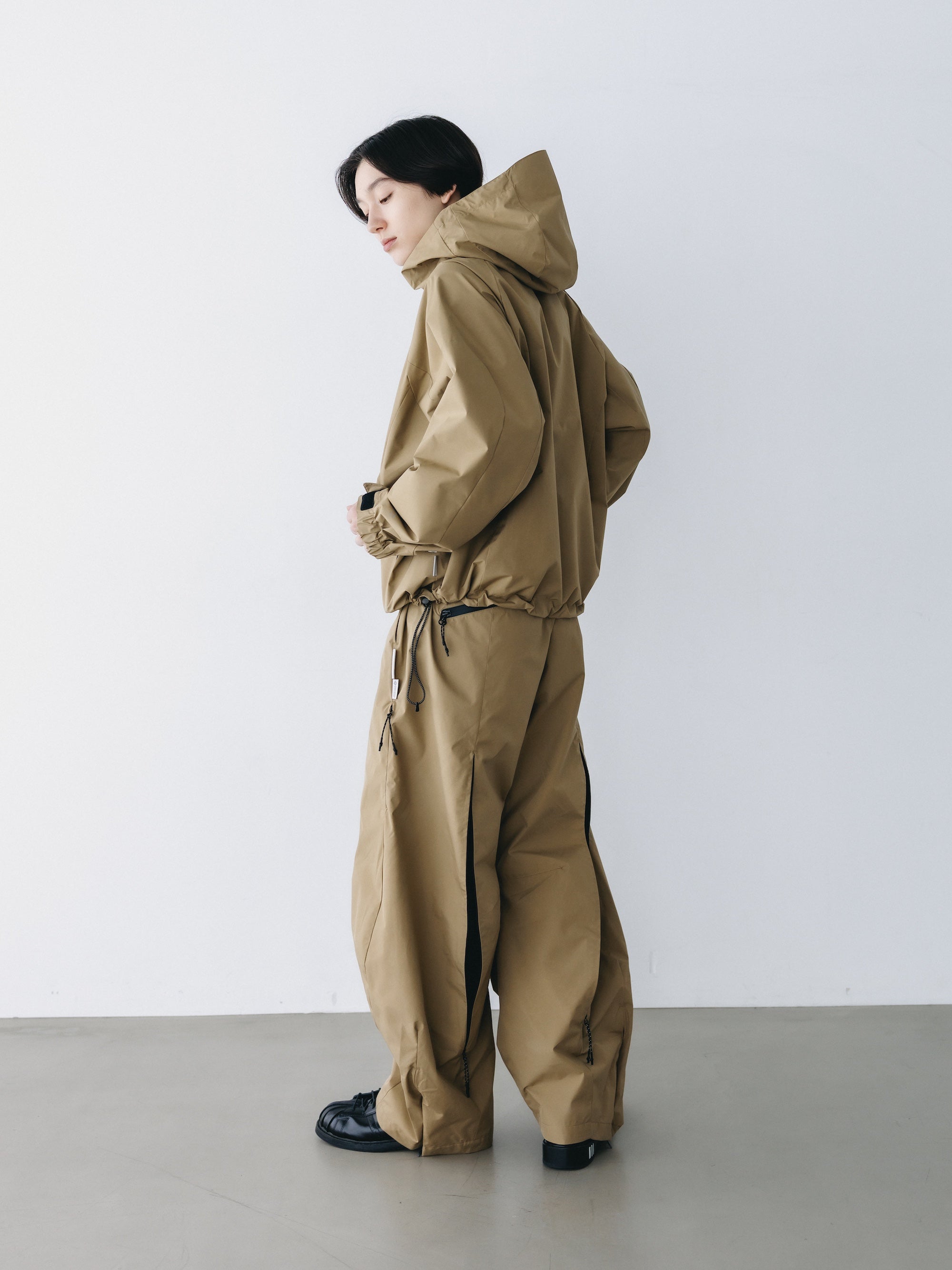 【6.20 SAT 20:00- IN STOCK】 +phenix WINDSTOPPER® by GORE-TEX LABS CITY BARREL LEG PANTS (CAMEL BEIGE)