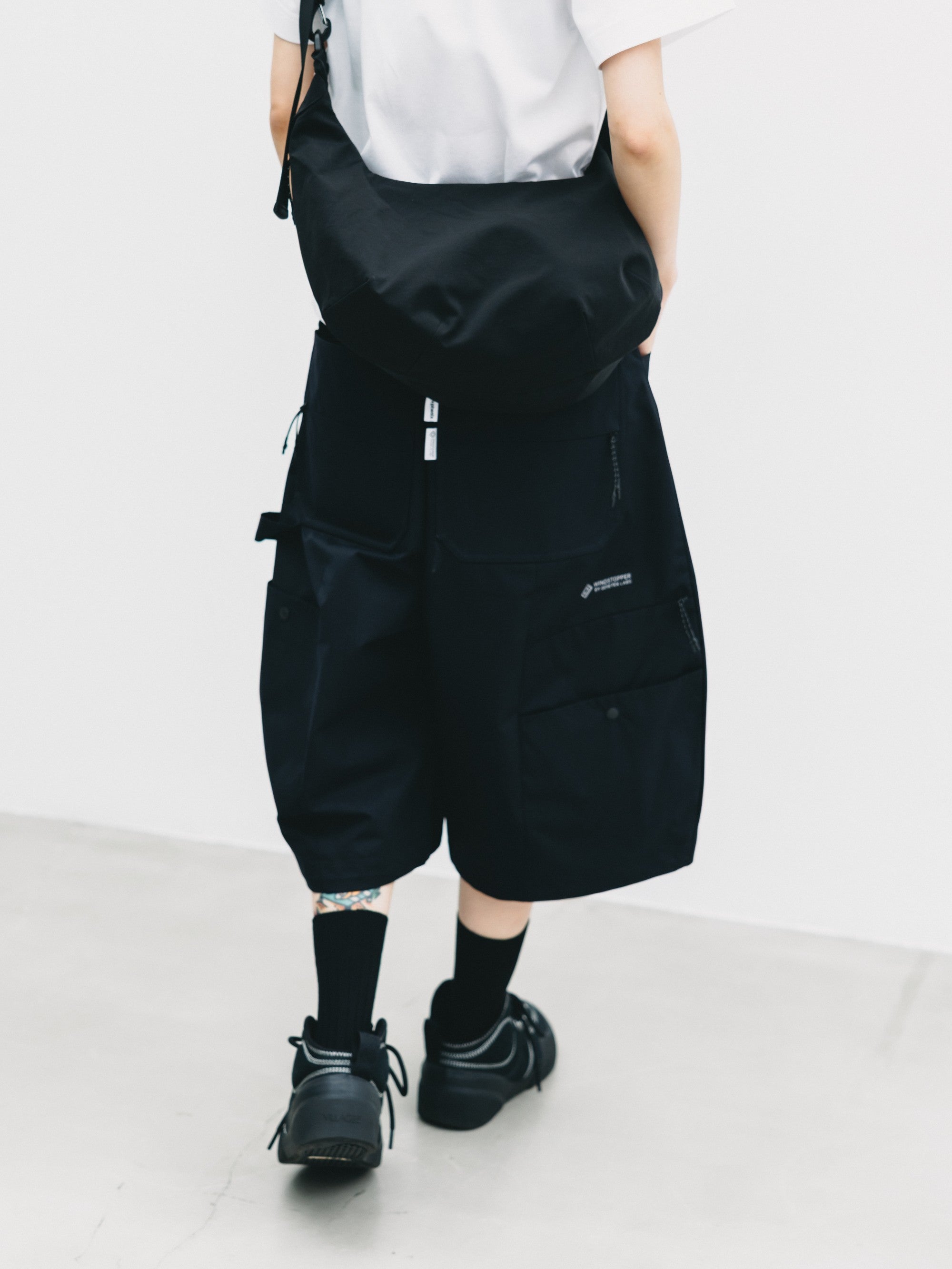 【7.8 WED 20:00- IN STOCK】+PHENIX WINDSTOPPER® BY GORE-TEX LABS TWILL CITY MASSIVE UTILITY HALF PANTS (BLACK)