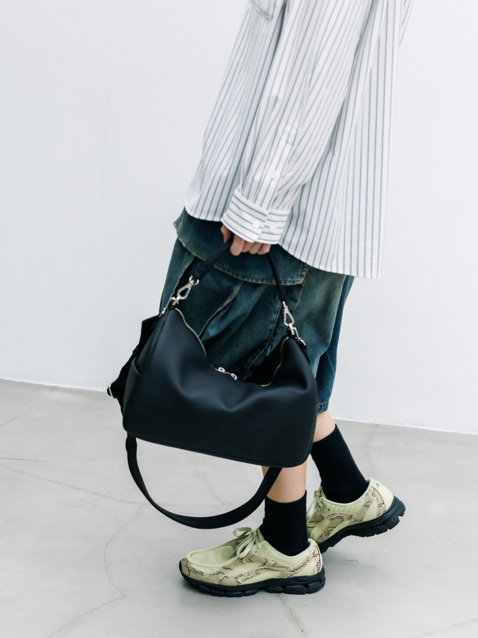 【8.15 SAT 20:00- IN STOCK】GRAIN LEATHER DAYOFF BAG (BLACK)