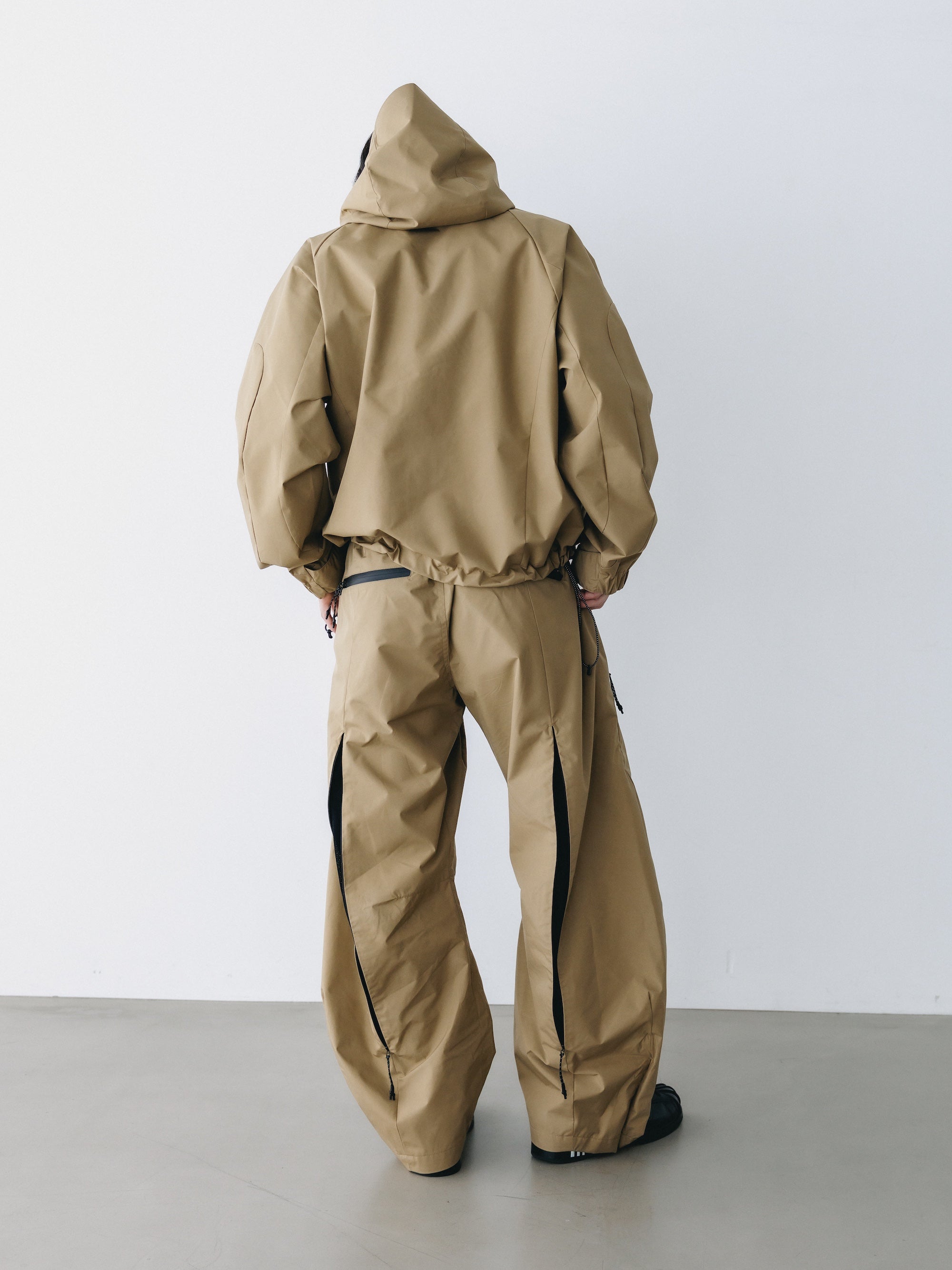 【6.20 SAT 20:00- IN STOCK】 +phenix WINDSTOPPER® by GORE-TEX LABS CITY BARREL LEG PANTS (CAMEL BEIGE)