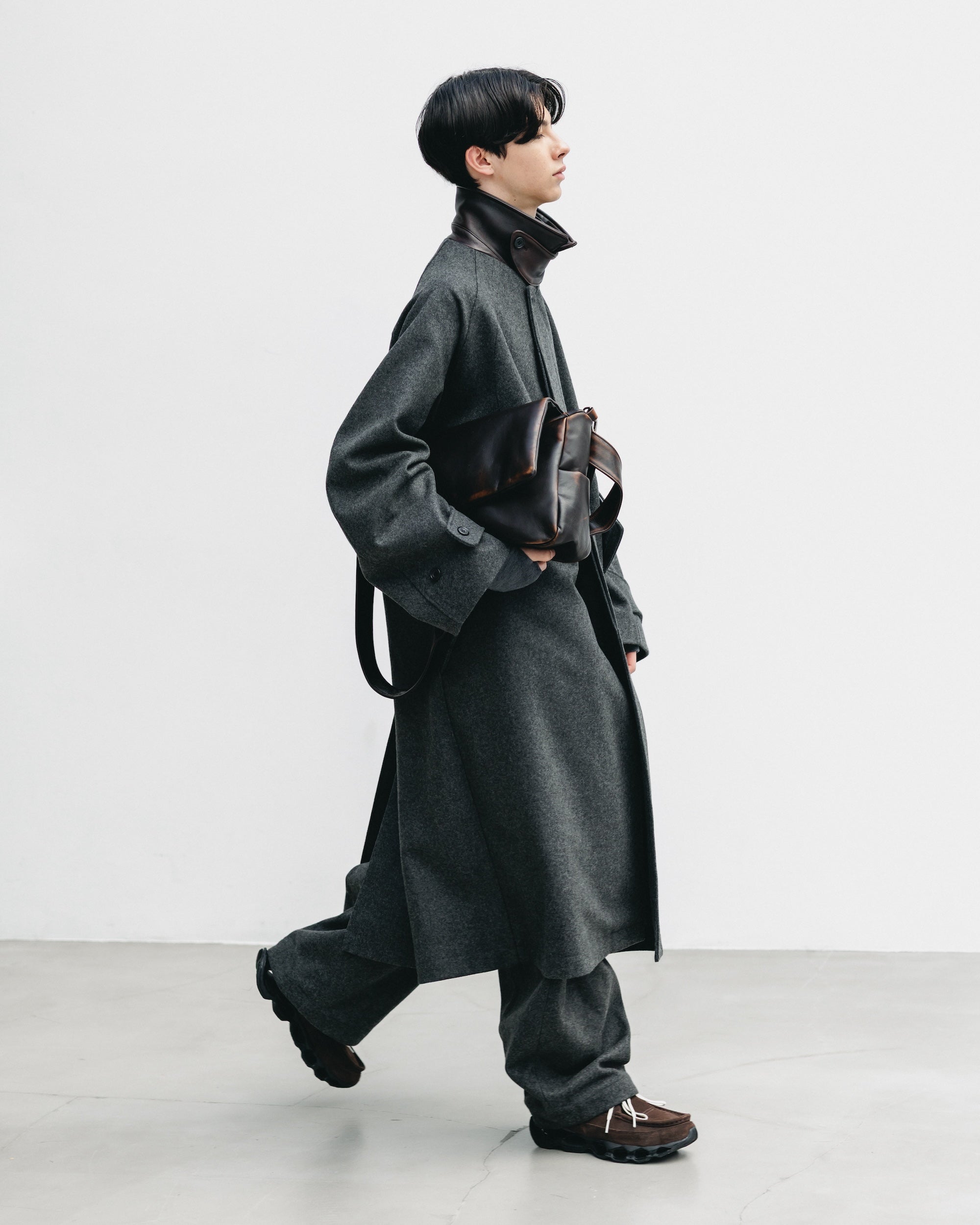 【12.10 WED 20:00- IN STOCK】VINTAGE LEATHER PADDED FLAP HOLIDAY BAG (BROWN)