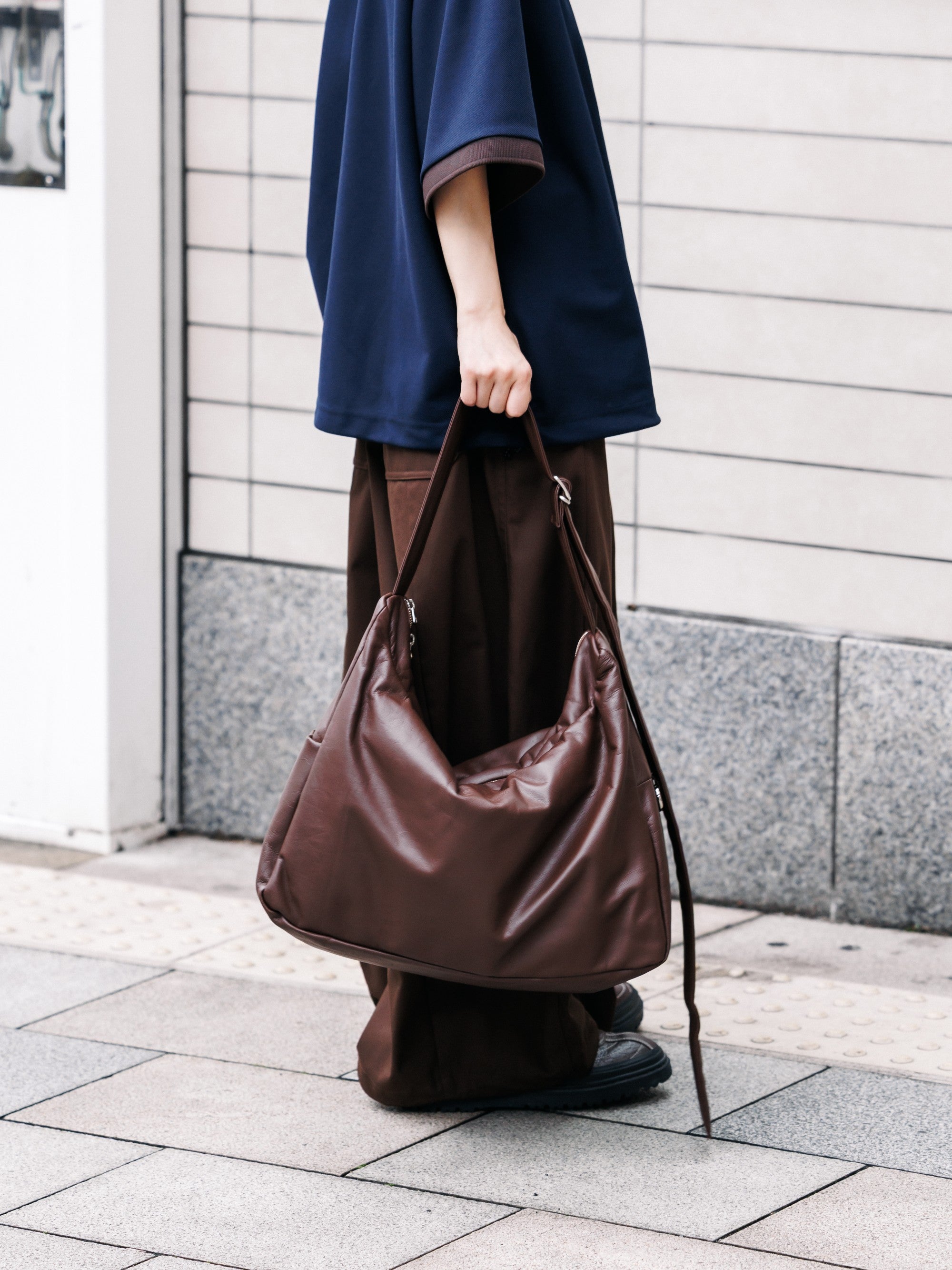 8.5 WED 20:00- IN STOCK】LEATHER HOLIDAY BAG LARGE (BROWN）