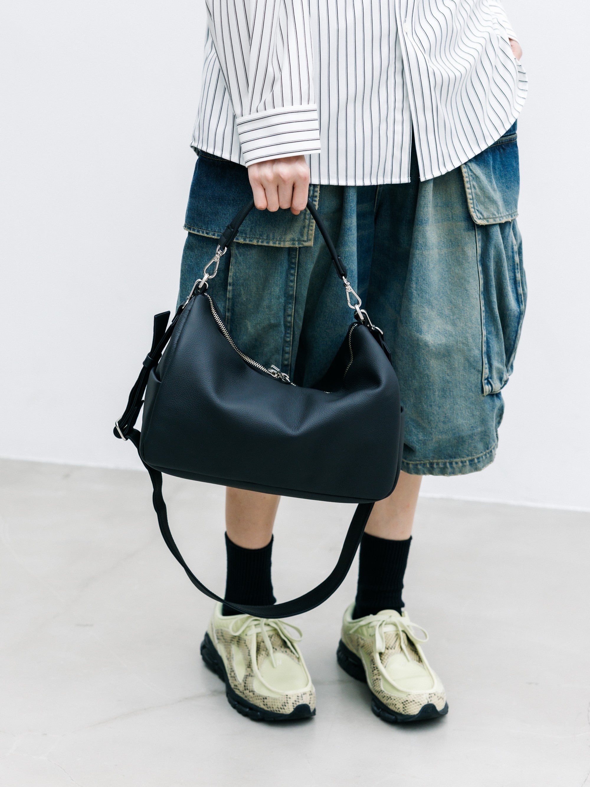 【8.15 SAT 20:00- IN STOCK】GRAIN LEATHER DAYOFF BAG (BLACK)