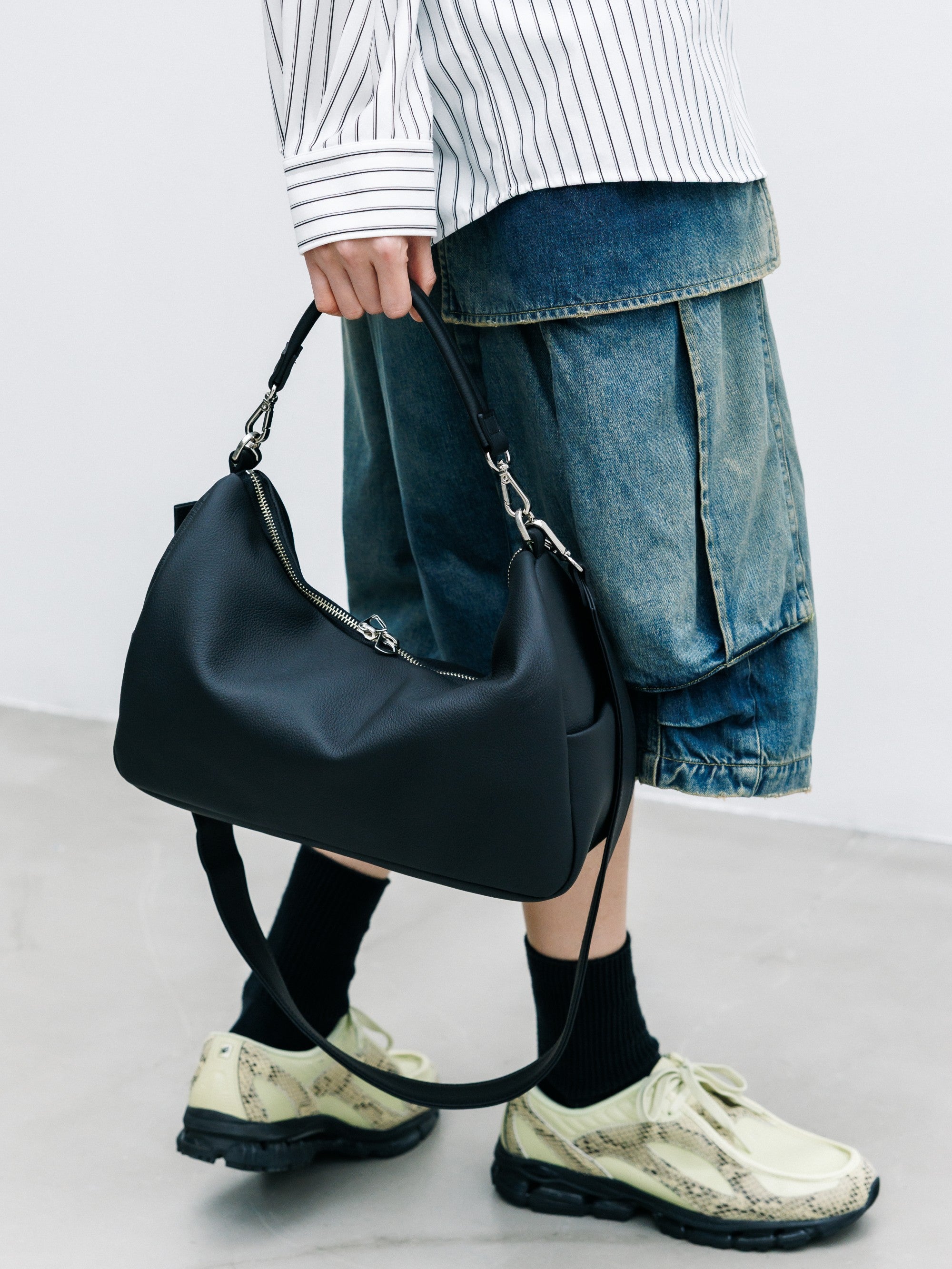 【8.15 SAT 20:00- IN STOCK】GRAIN LEATHER DAYOFF BAG (BLACK)