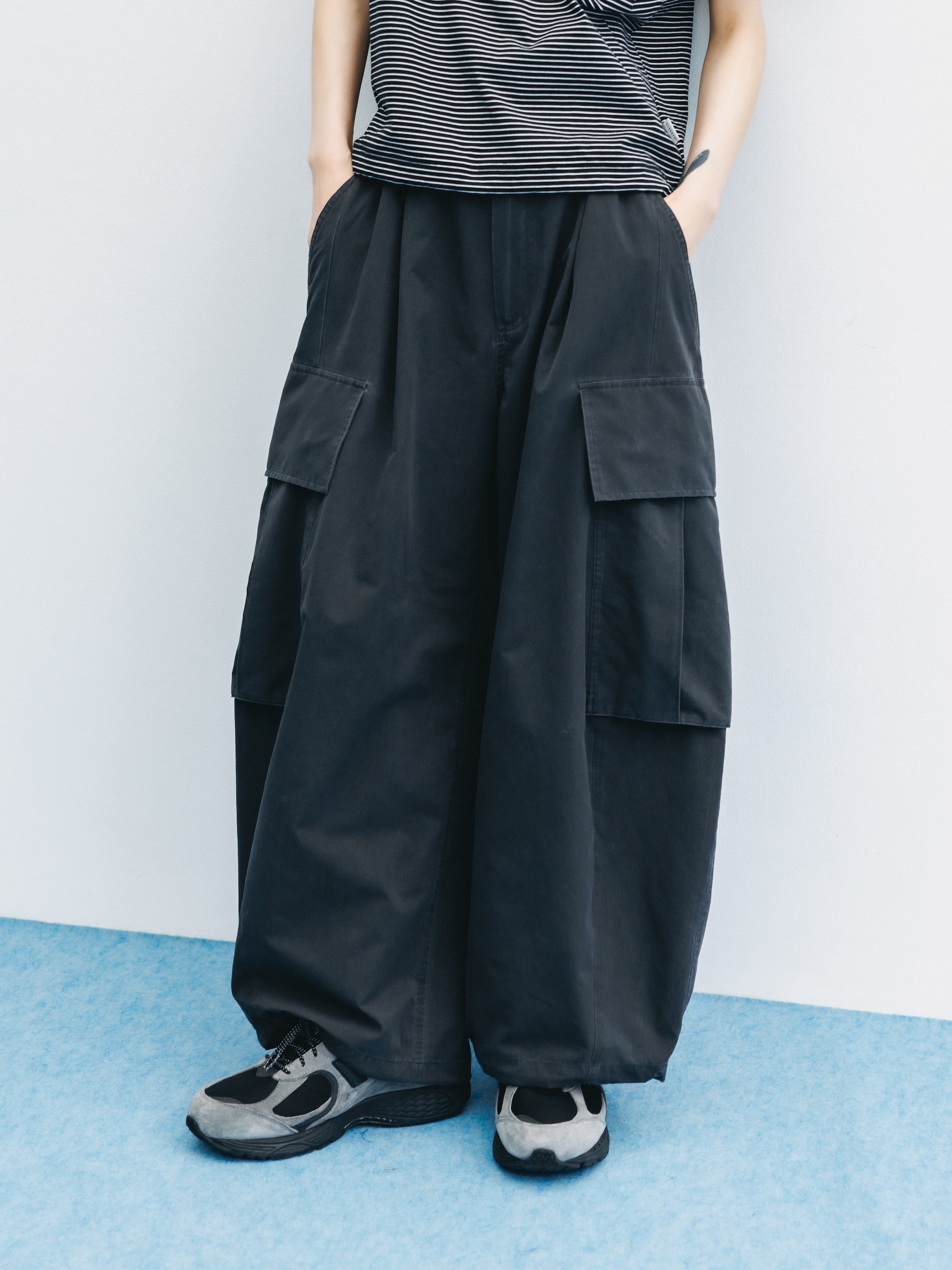 【5.20 WED 20:00- IN STOCK】VINTAGE EFFECT COOLDOTS® CITY MEGA POCKET BALLOON CARGO PANTS(BLACK)