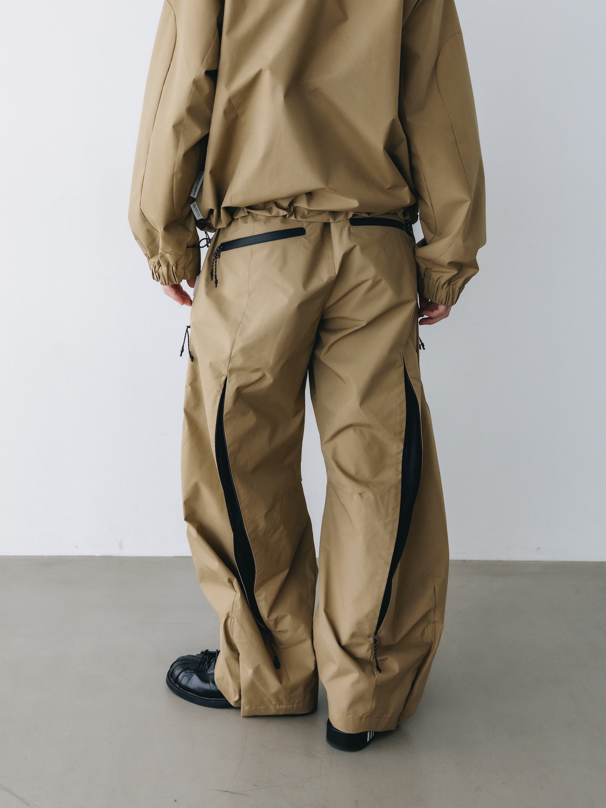 【6.20 SAT 20:00- IN STOCK】 +phenix WINDSTOPPER® by GORE-TEX LABS CITY BARREL LEG PANTS (CAMEL BEIGE)