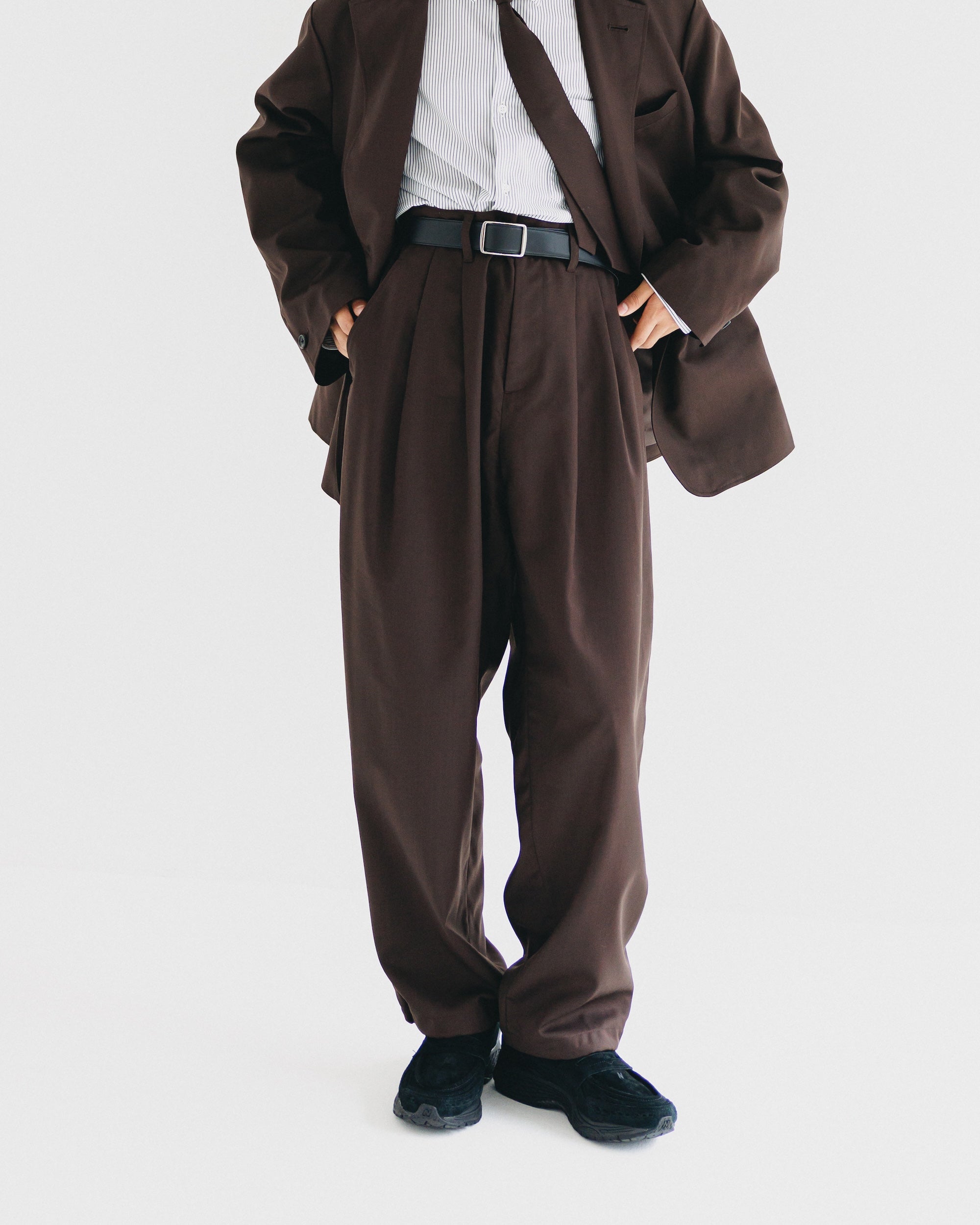 【9.6 SAT 20:00- IN STOCK】WOOL GABARDINE CITY UNIFORM WIDE TAPERED PANTS (BROWN)